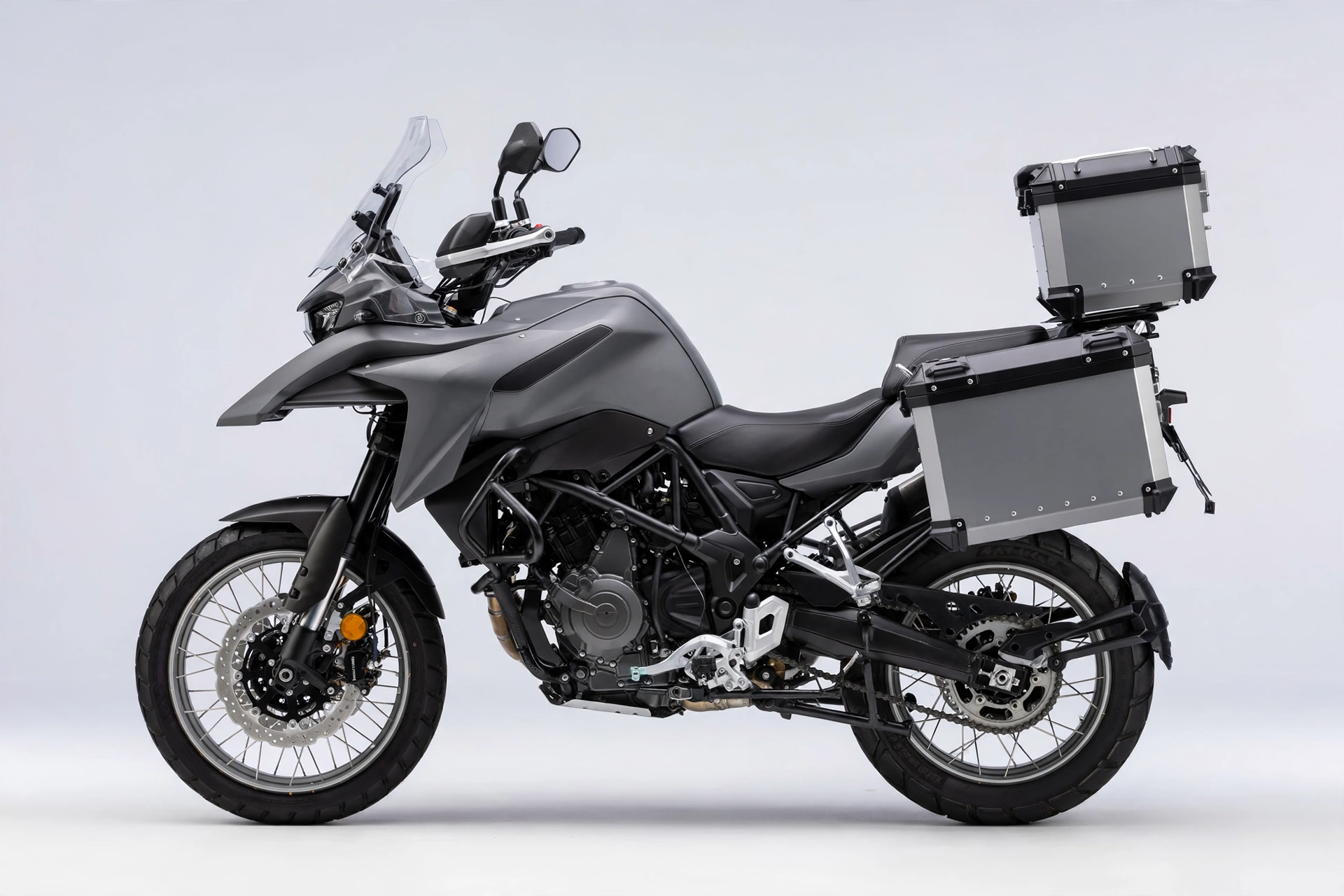 QJMotor SRT 550 2024, vista lateral trail