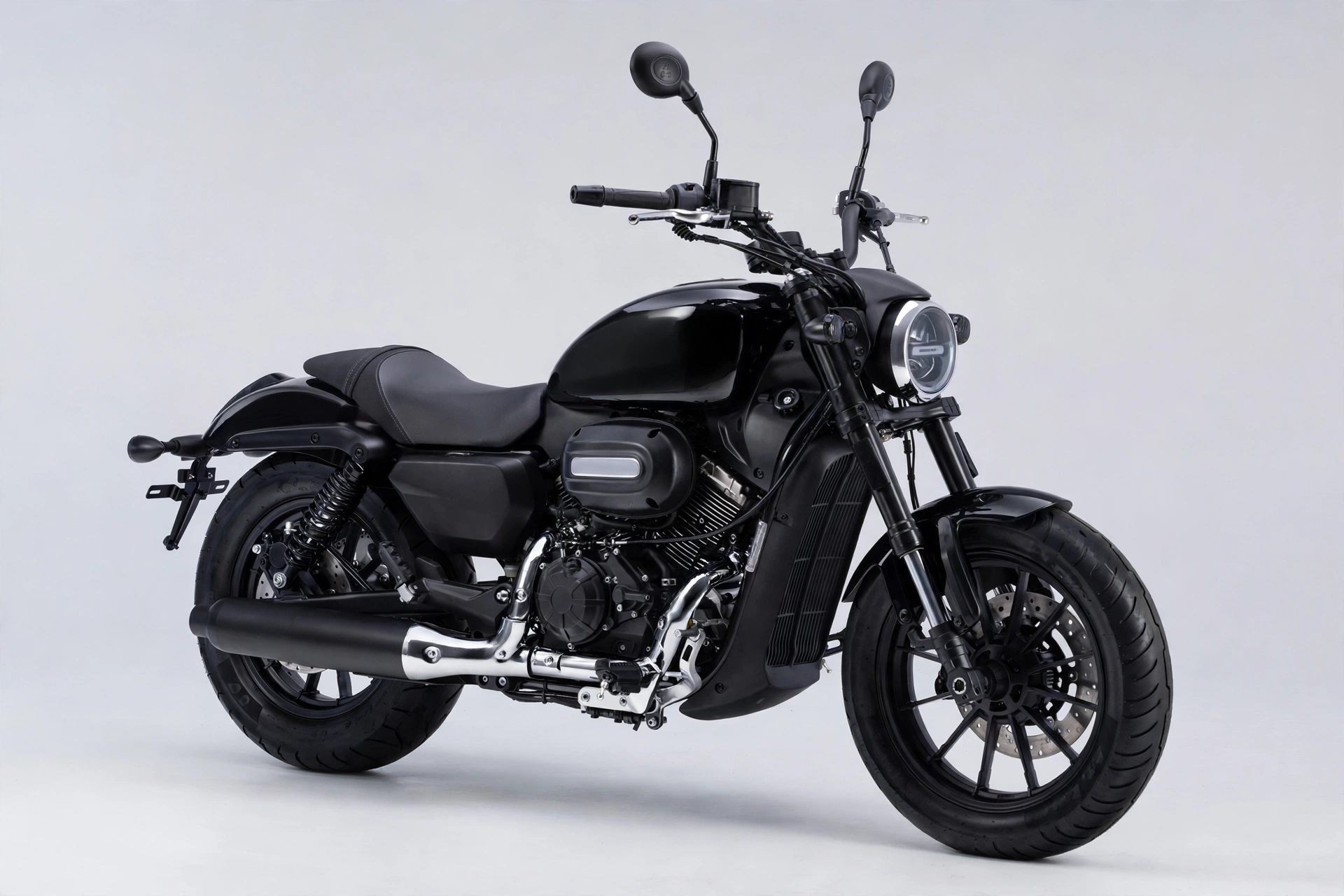 QJMotor SRV 300 2024 en color negro, vista lateral custom