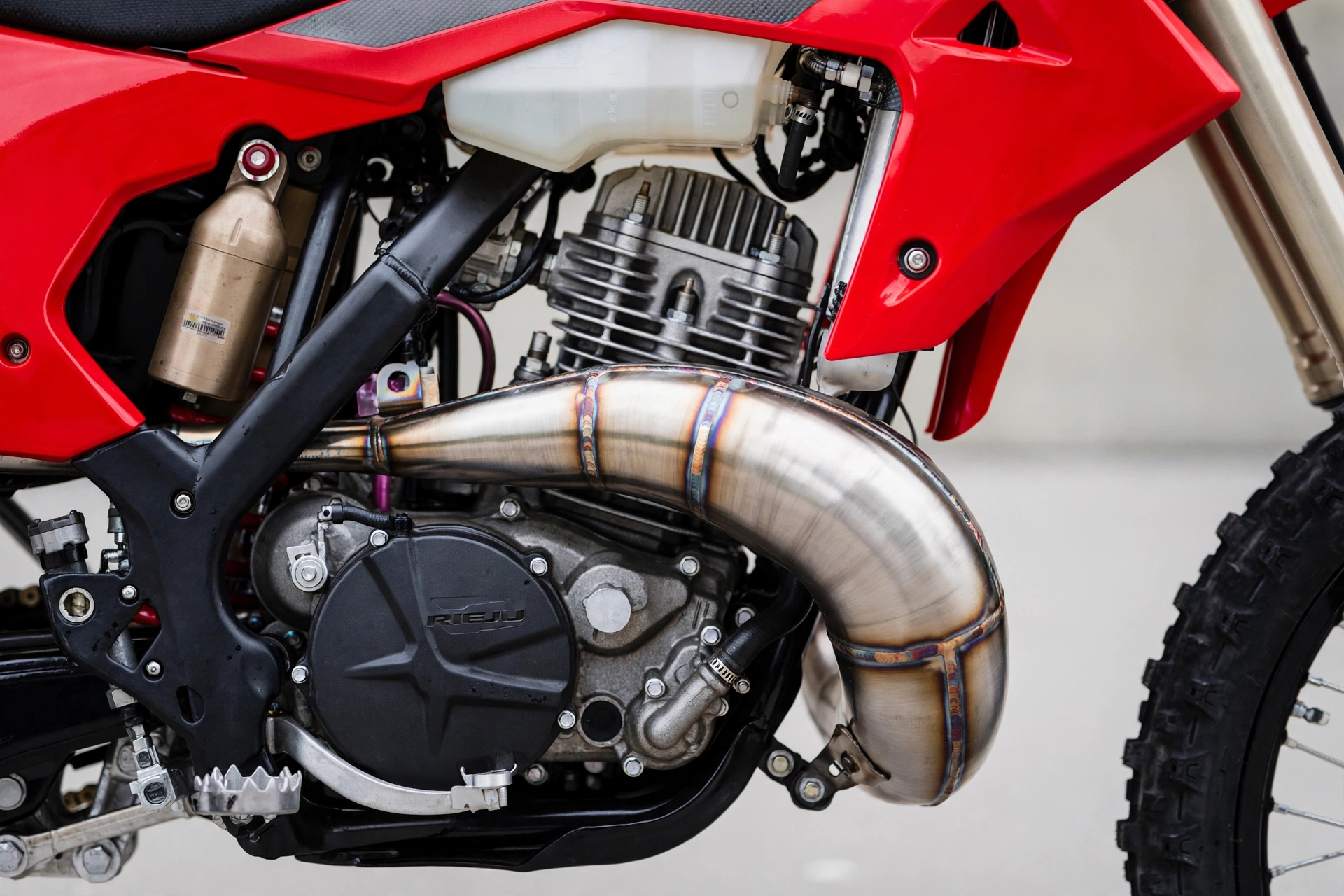 Detalle racing de la Rieju MR Racing 300 2024