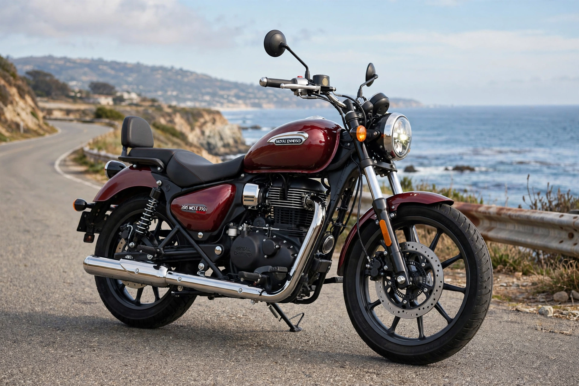 Royal Enfield Meteor 350 granate, vista tres cuartos