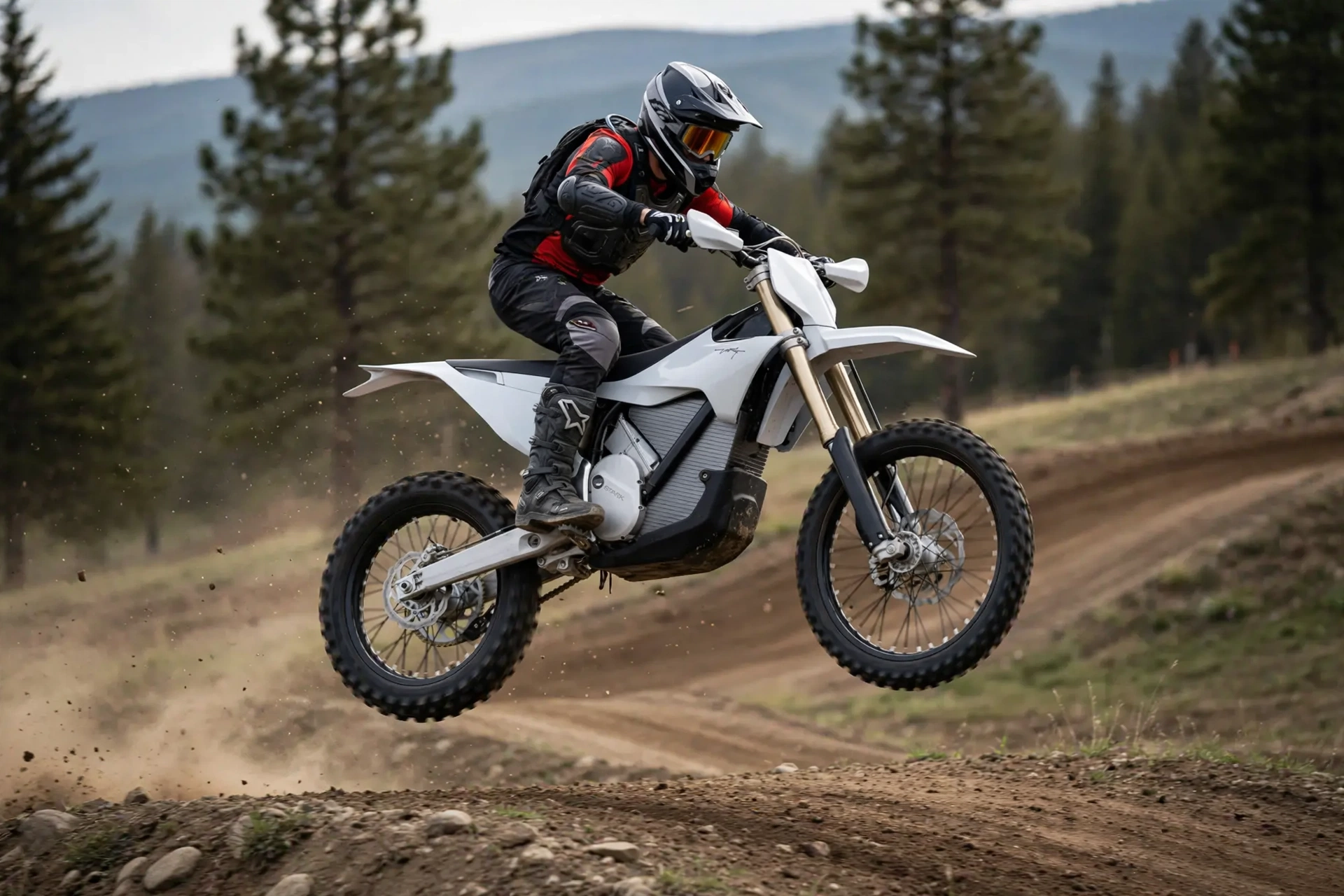 Stark Future Varg MX 1.2 2025 en un circuito de motocross
