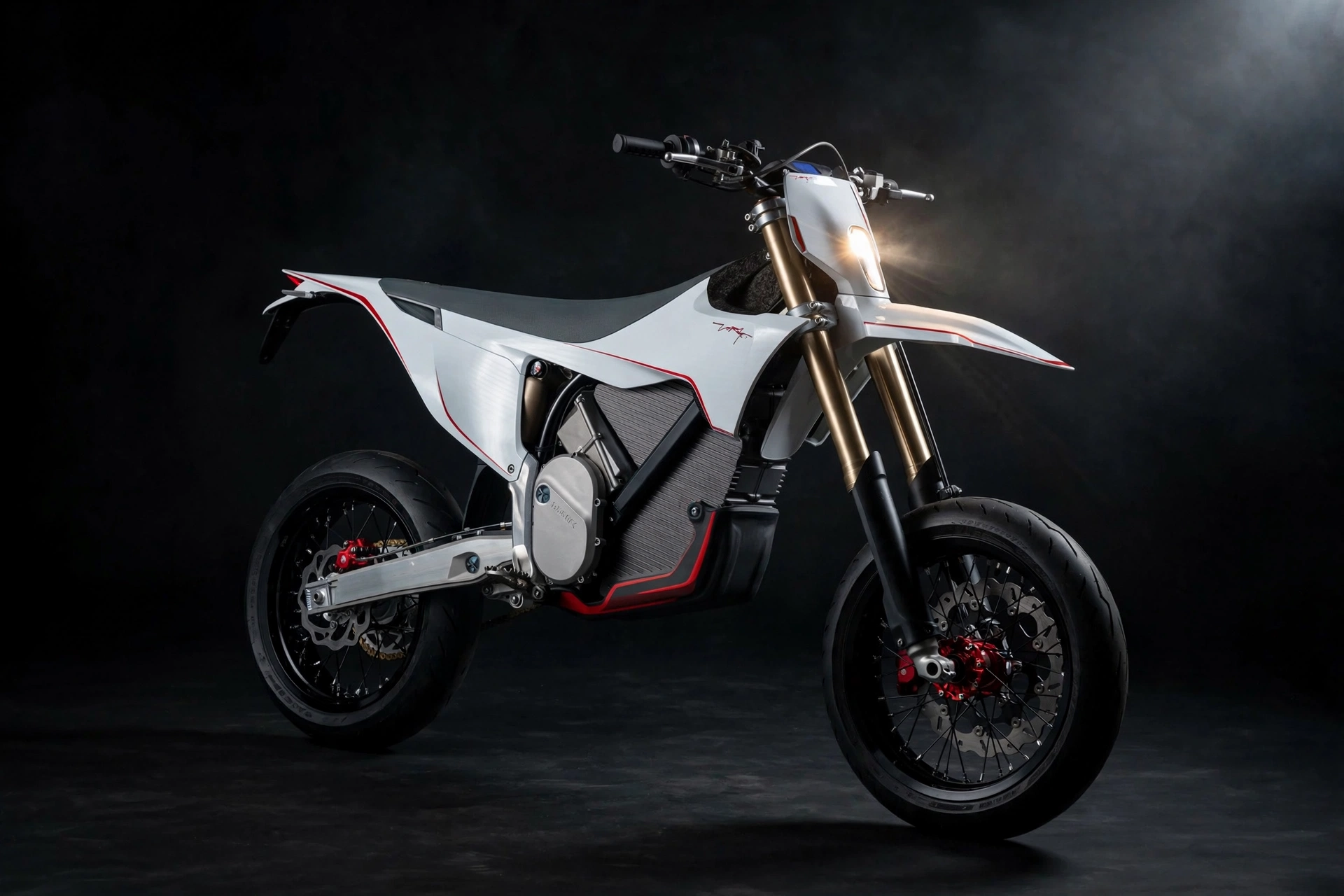 Stark VARG SM Sköll 2026 supermotard eléctrica en estudio