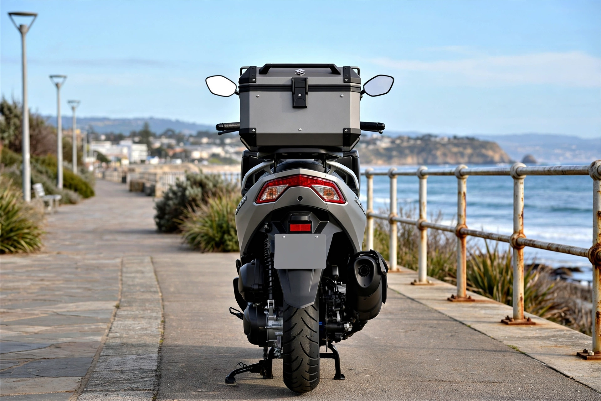 Suzuki Burgman 400 2024, vista lateral maxiscooter