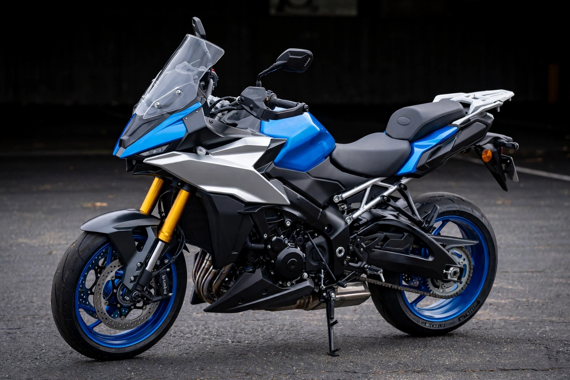 Suzuki GSX-S1000GX 2024 azul en tres cuartos