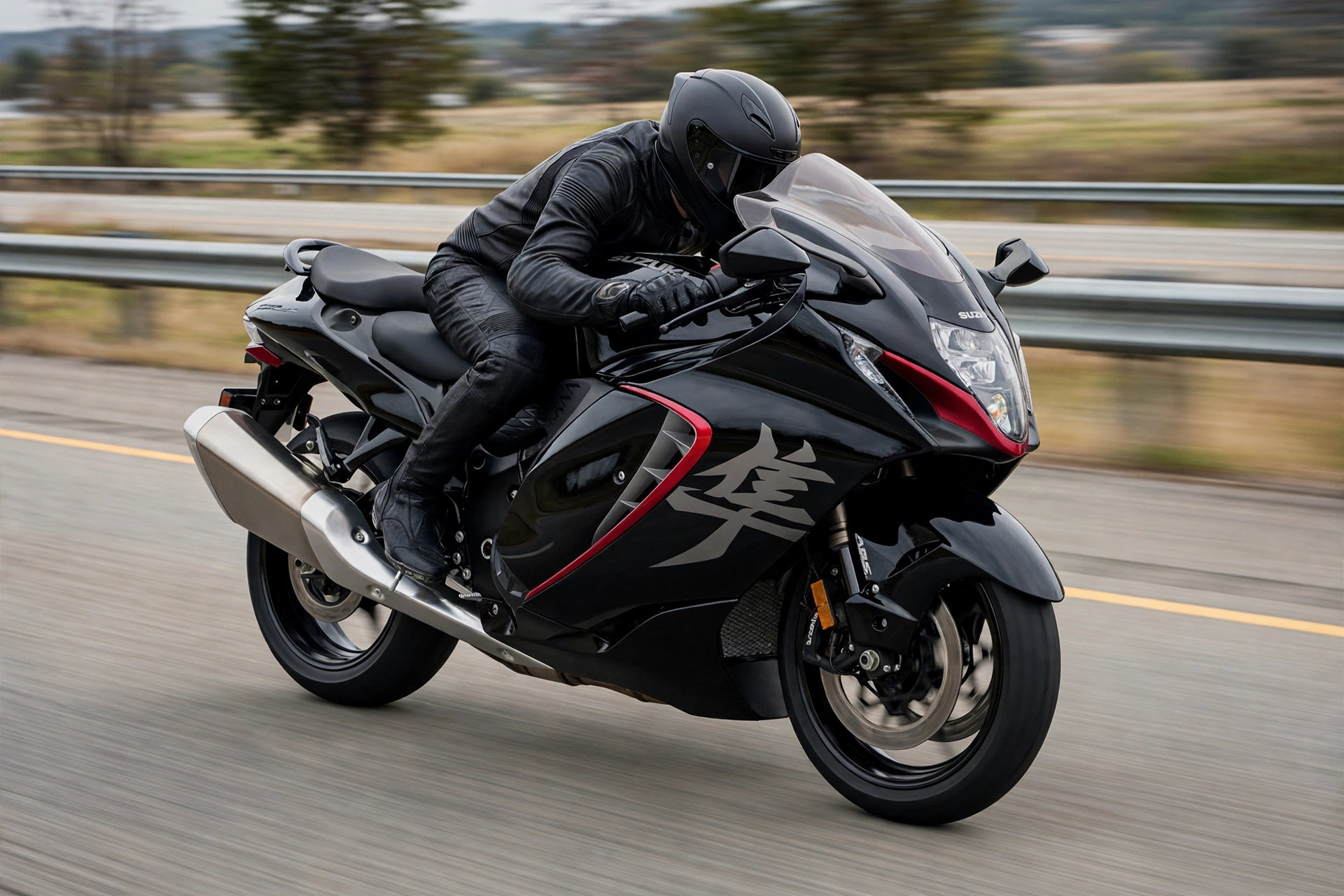 Suzuki Hayabusa 2025 en recta al amanecer