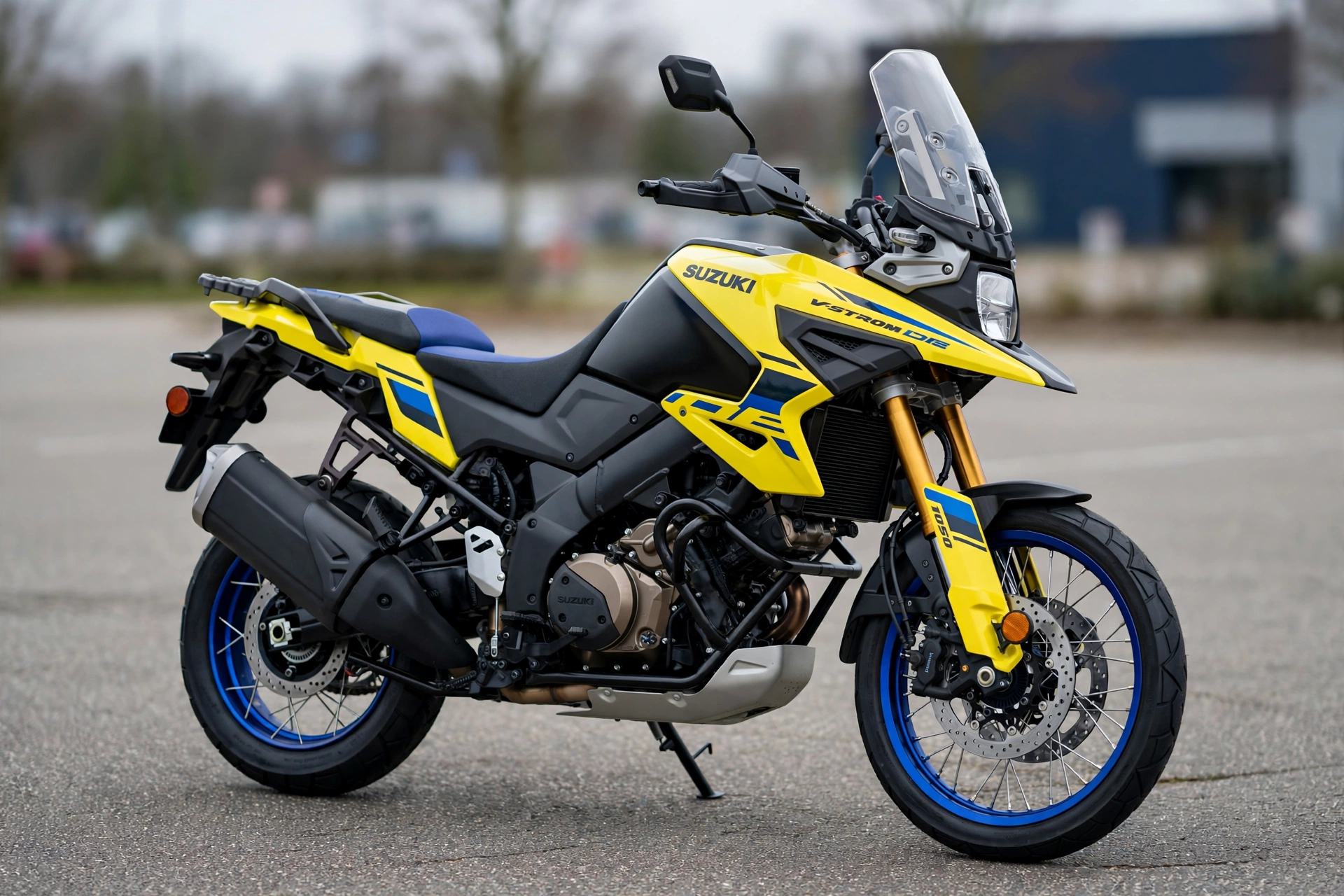 Suzuki V-Strom 1050 Tech 2025 con pico frontal