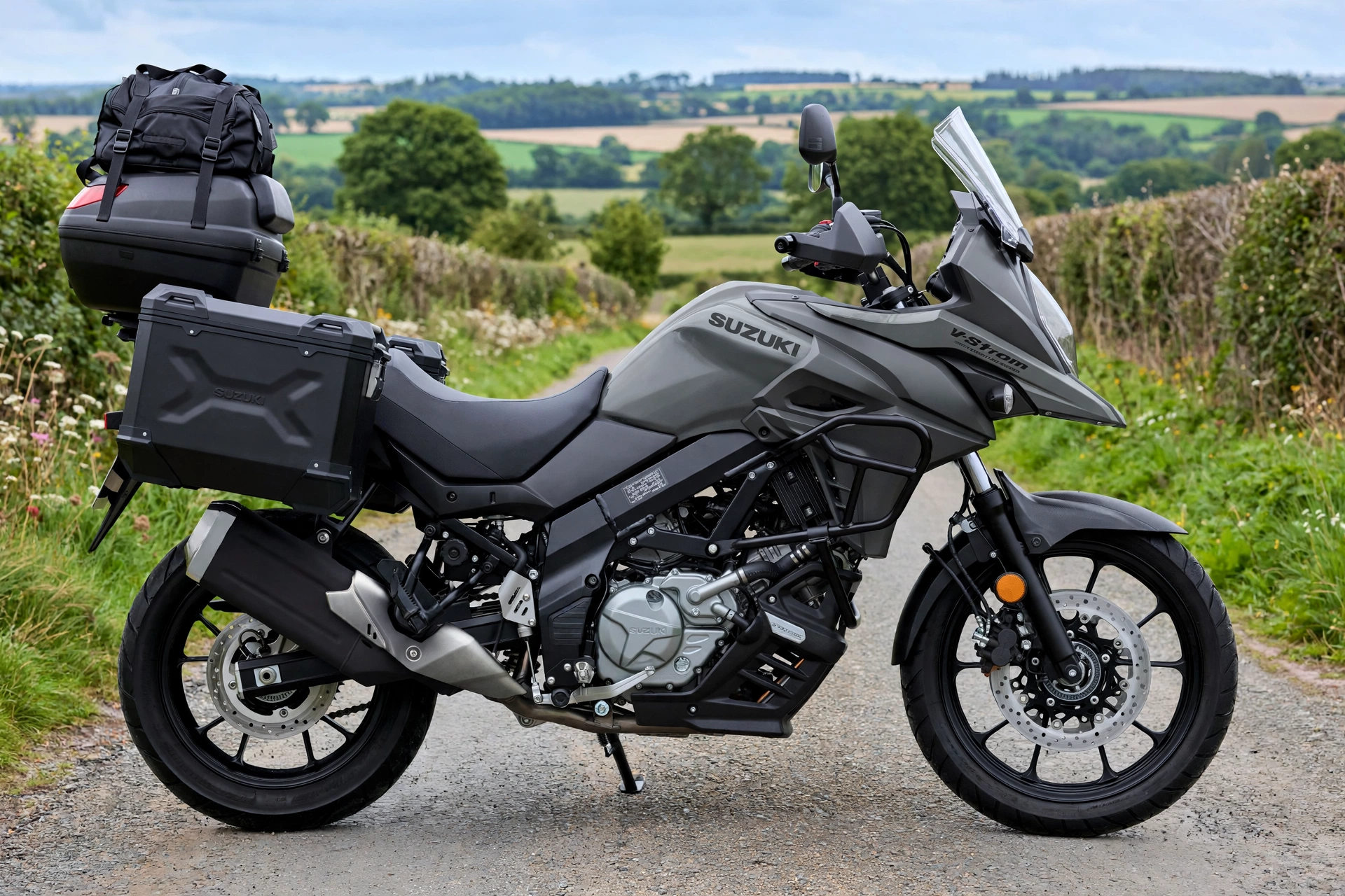 Suzuki V-Strom 650 2024, vista lateral