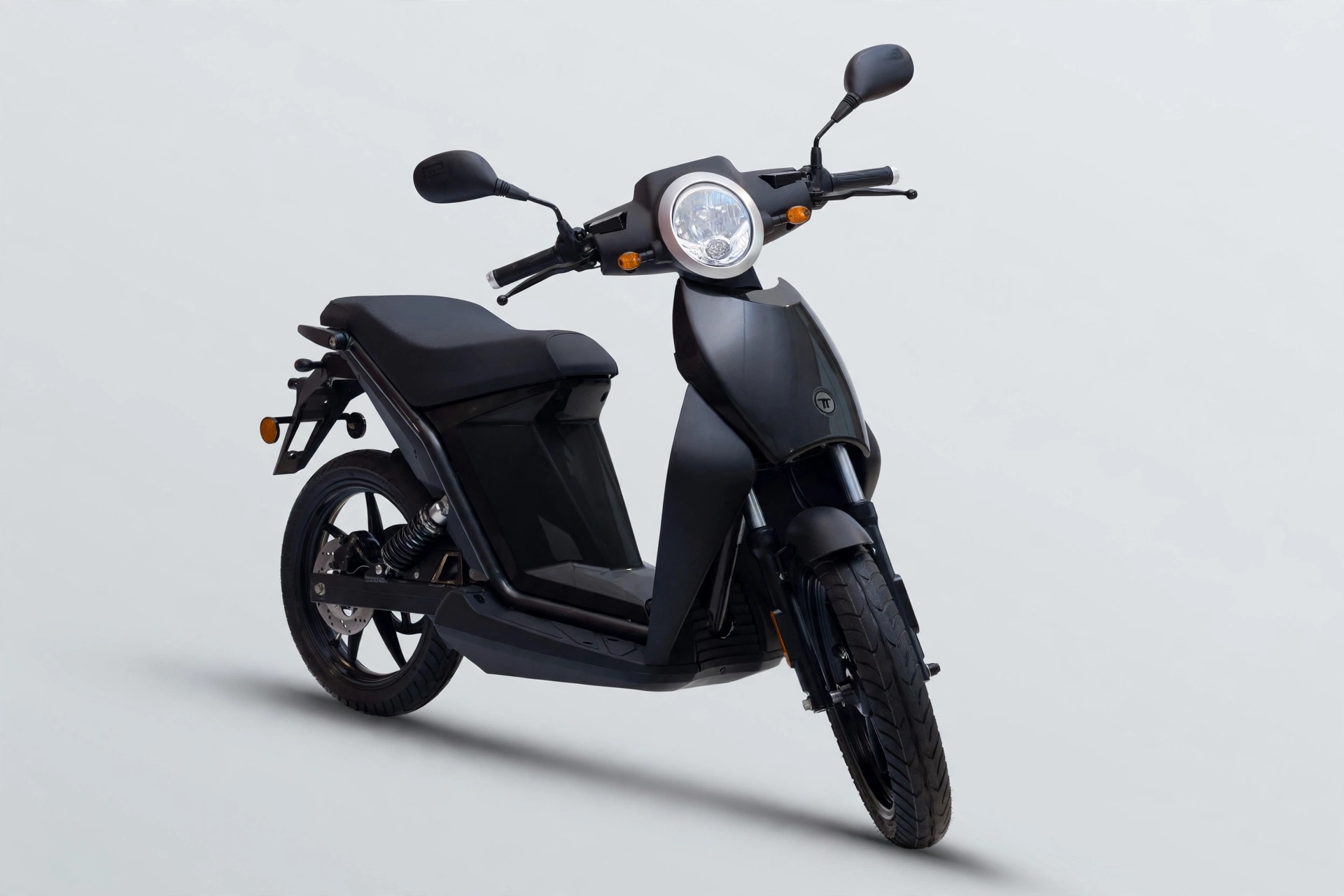Torrot Muvi Executive L3 2025 scooter eléctrico en estudio