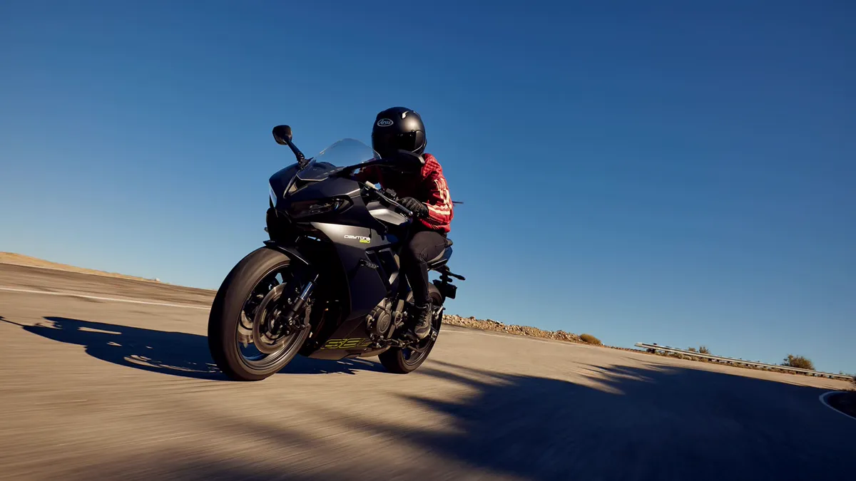 Foto oficial de la Triumph Daytona 660