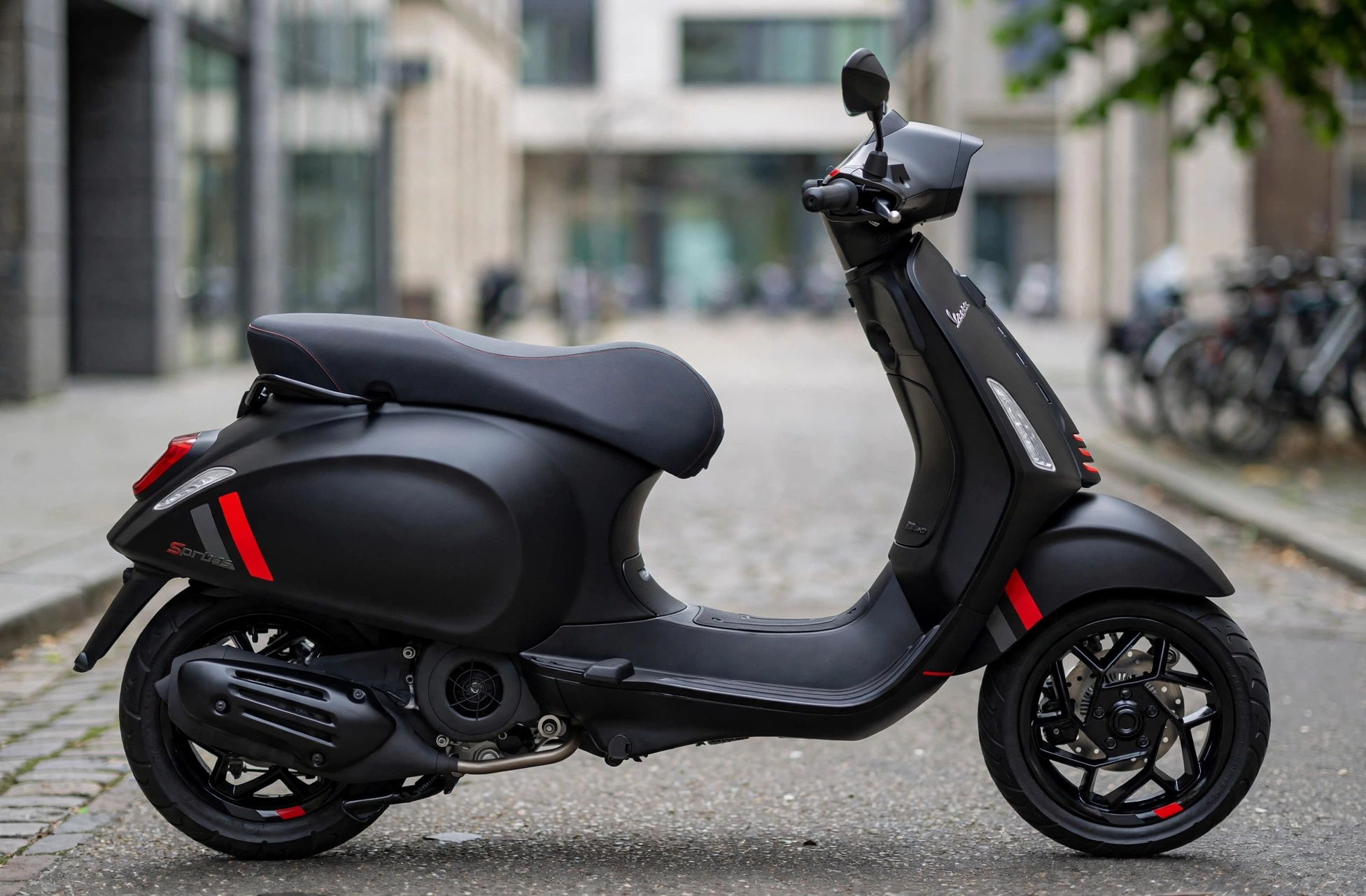 Vespa Sprint RST 125 S gris mate, vista tres cuartos