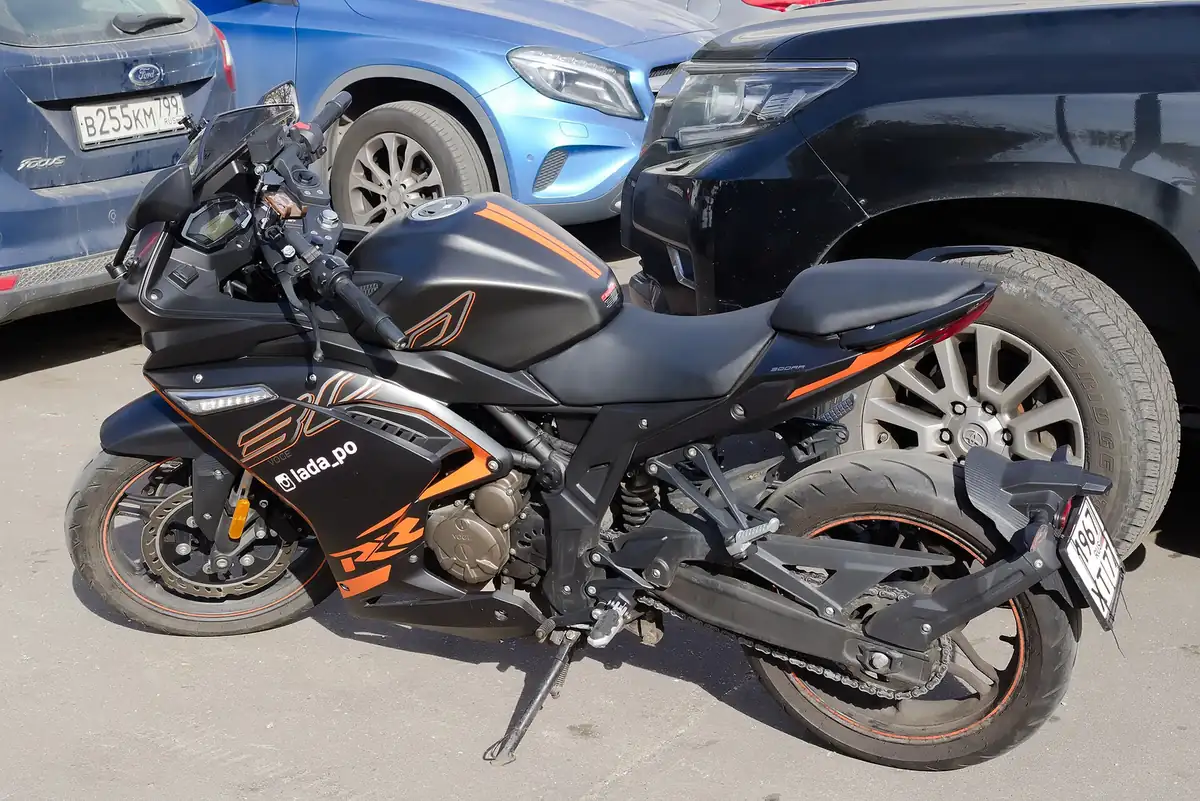 Voge 300RR 2025: imagen de referencia (Moscow, Voge 300RR motorcycle, Sept 2025 02)