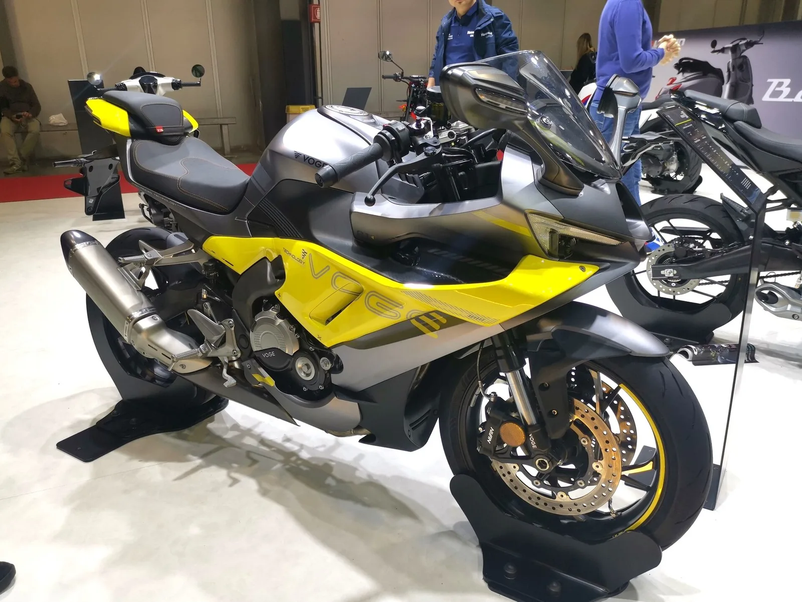 Foto oficial de la Voge RR500S
