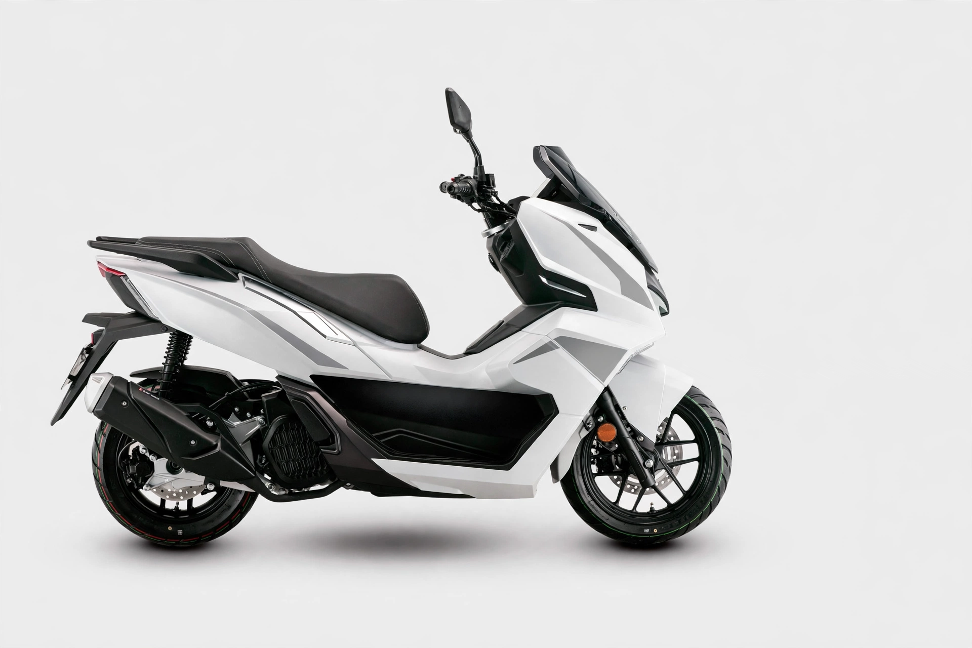Wottan Storm X 125 2024, vista lateral del scooter