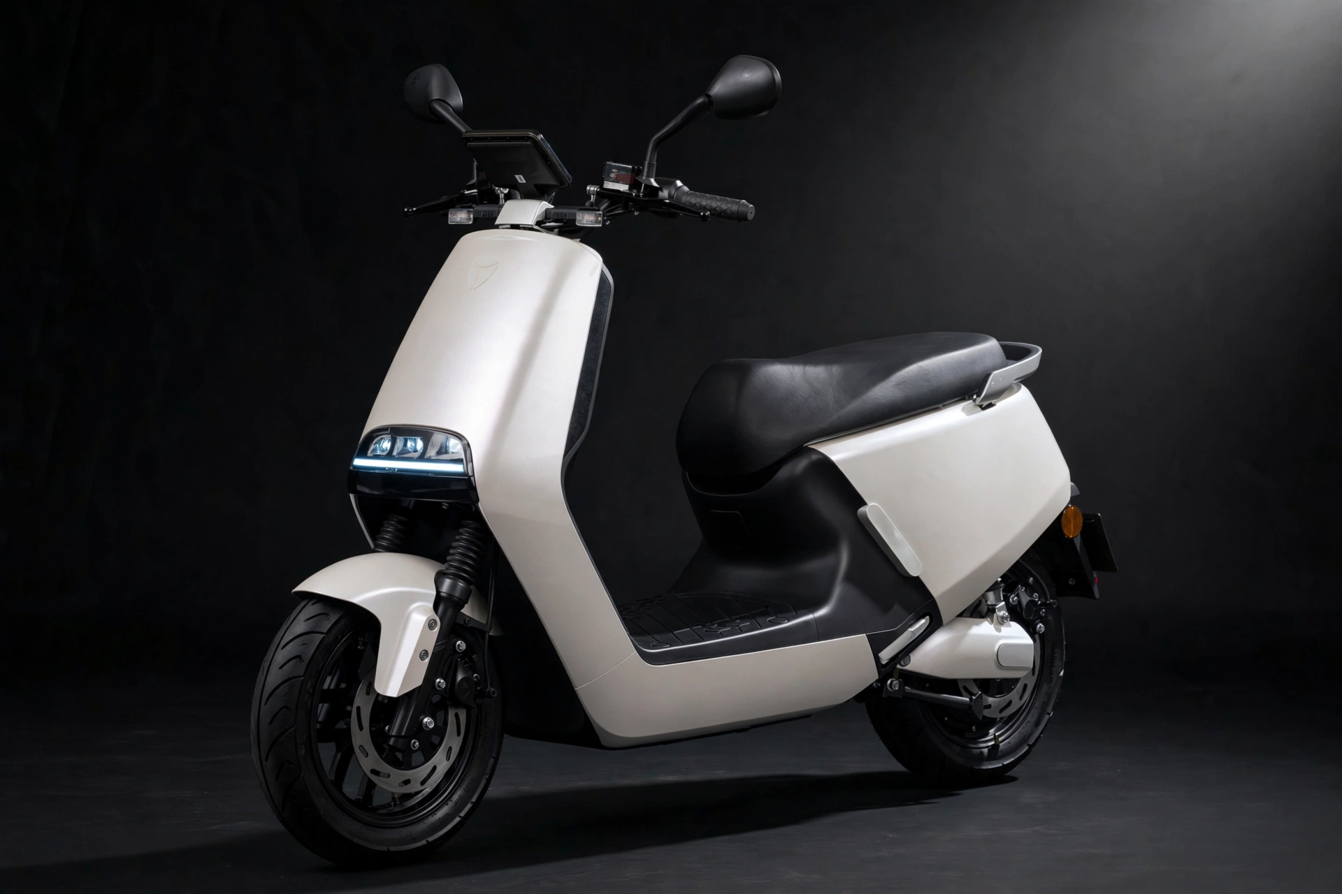 Yadea G5 S 2025 scooter eléctrico en estudio