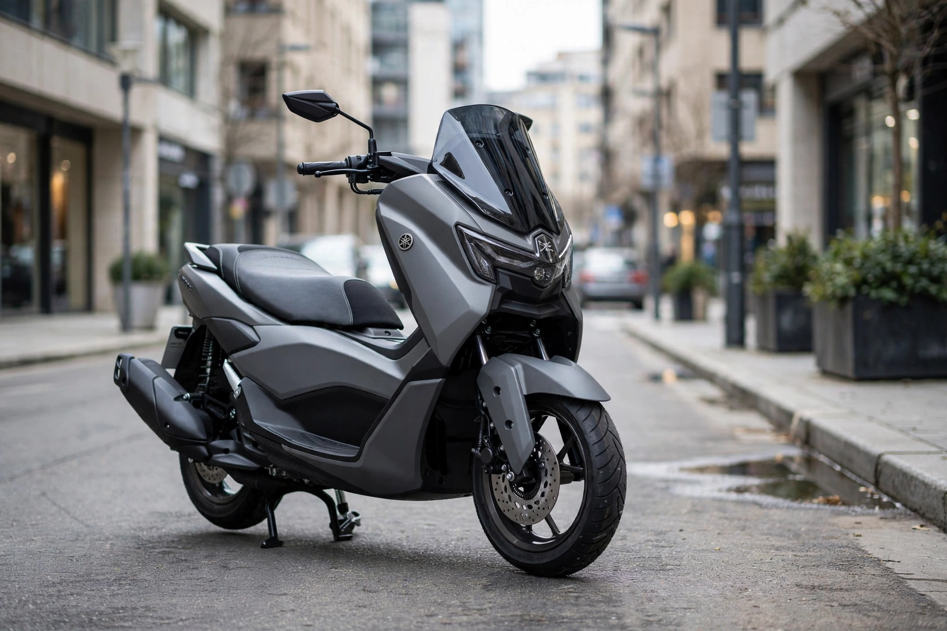 Yamaha NMAX 125 2025 gris en tres cuartos