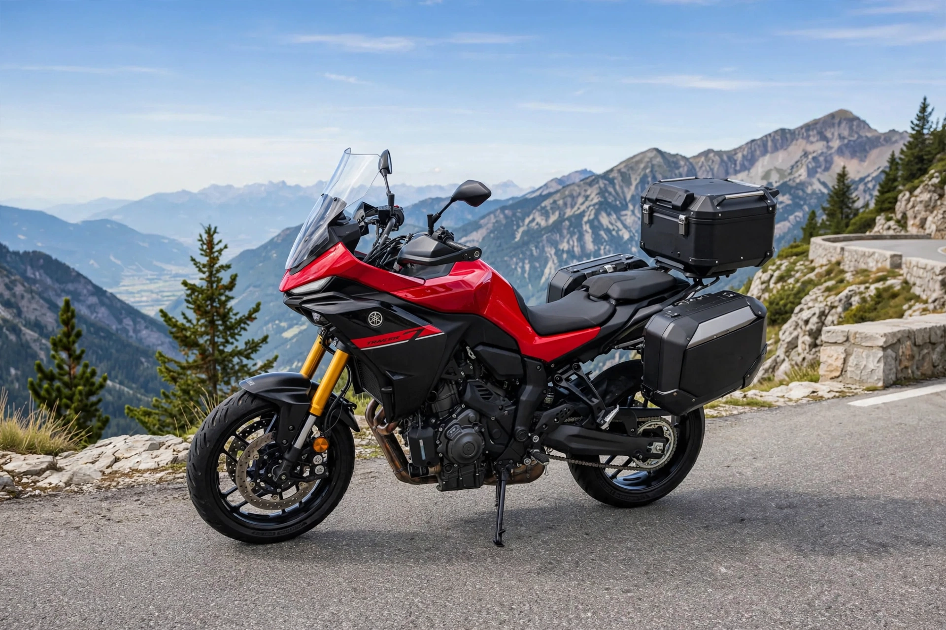 Yamaha Tracer 7 2025, vista lateral con cúpula alta
