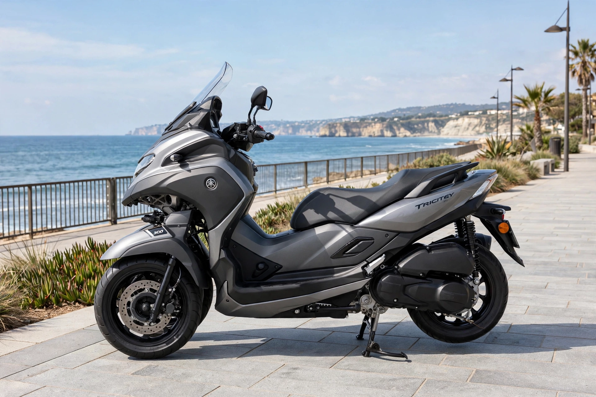 Yamaha Tricity 300 2025, vista frontal de tres ruedas
