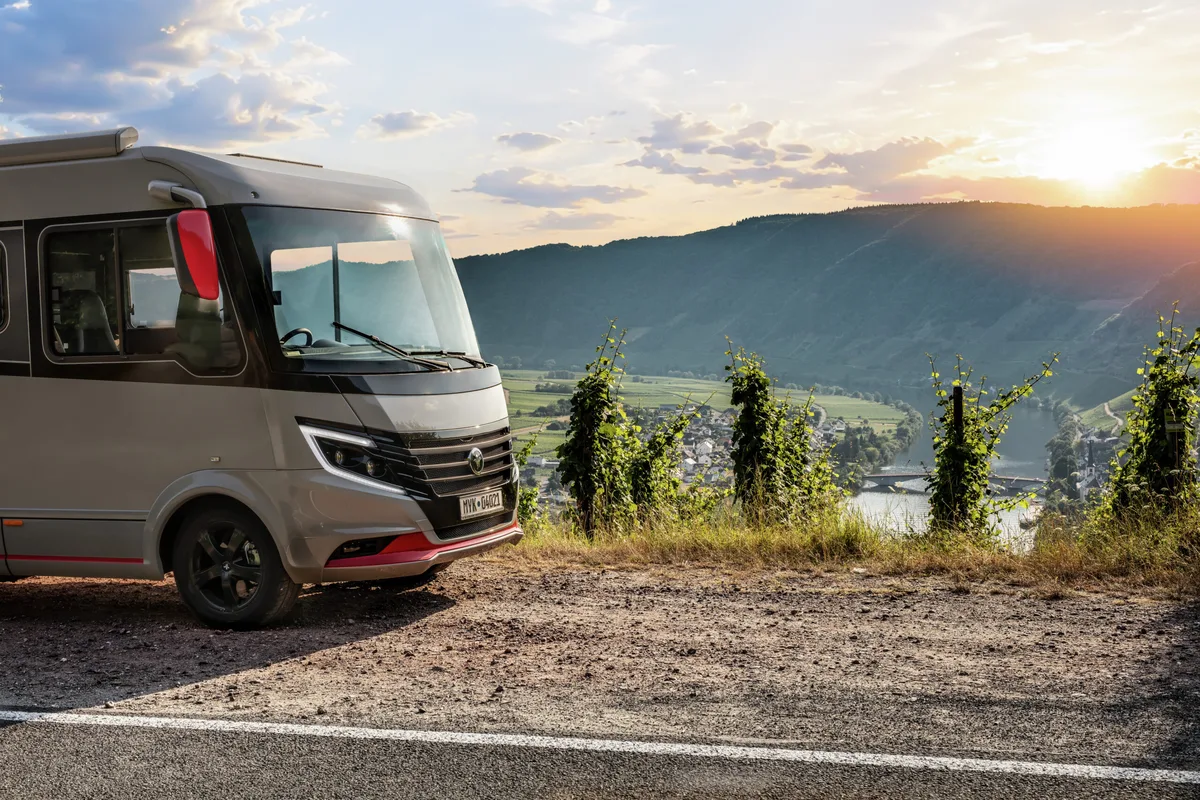Niesmann+Bischoff iSmove 6.9 E, vista frontal (foto oficial de prensa)