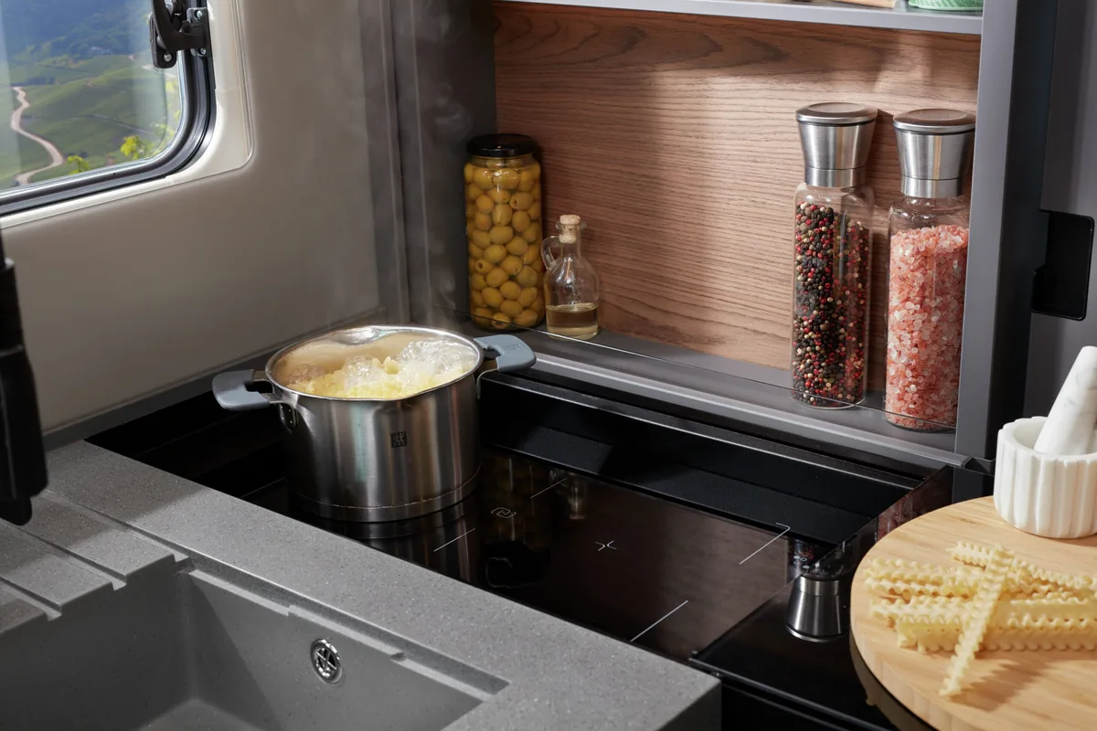 Cocina del Niesmann+Bischoff iSmove 6.9 E (foto oficial de prensa)