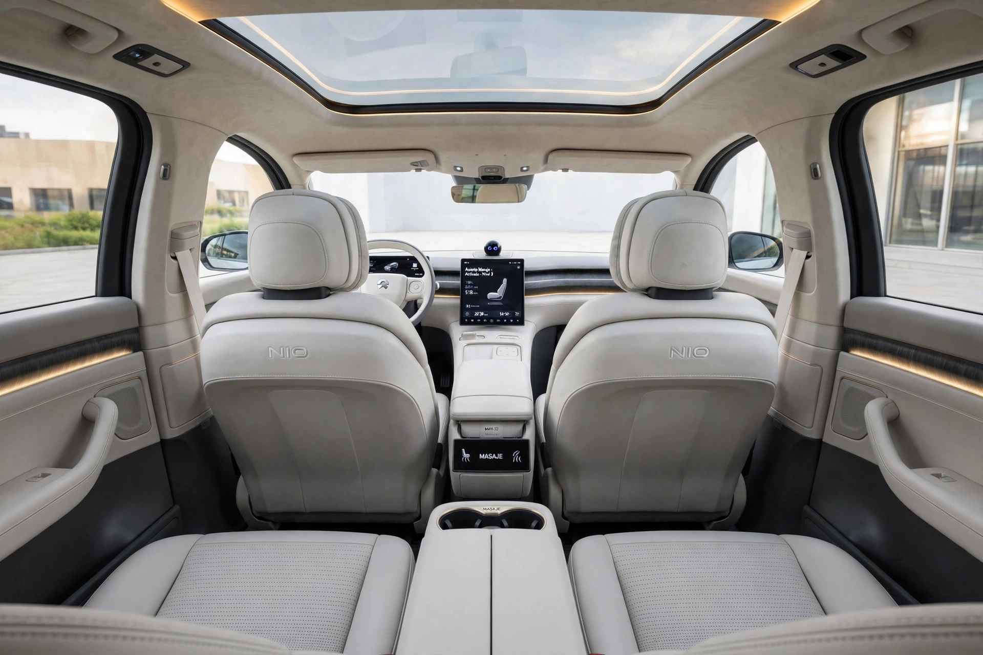 Interior oficial del Nio EL8