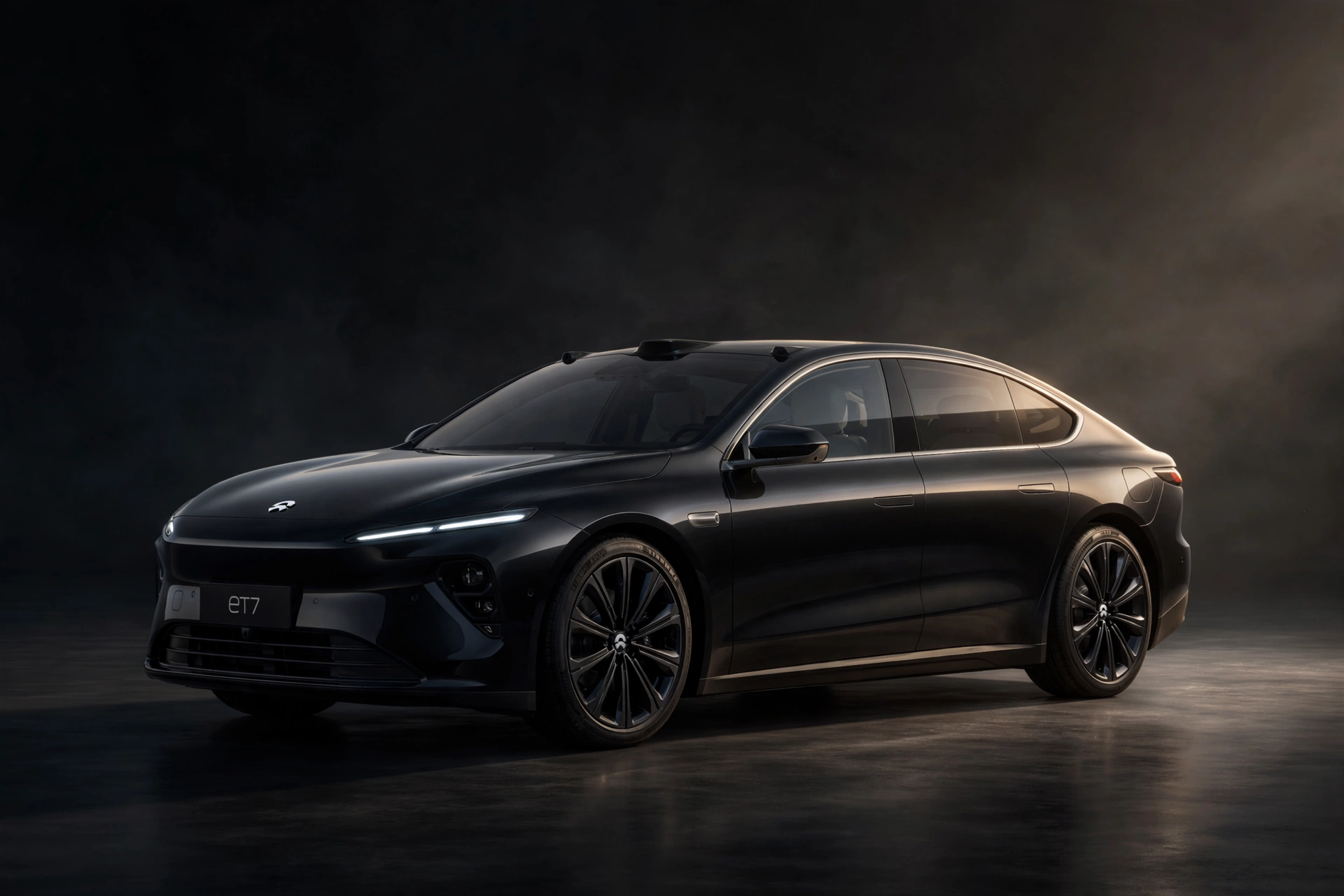 Nio ET7, berlina insignia eléctrica premium china negra, vista tres cuartos delantera