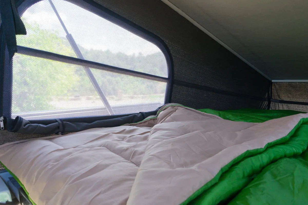 Interior oficial del Nissan NV200 Camper