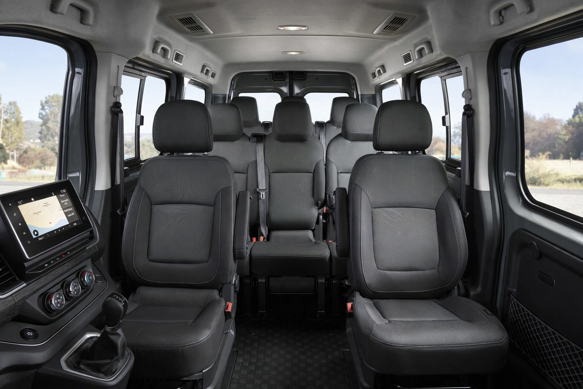 Interior oficial del Nissan Primastar Combi 2.0 dCi 110 CV