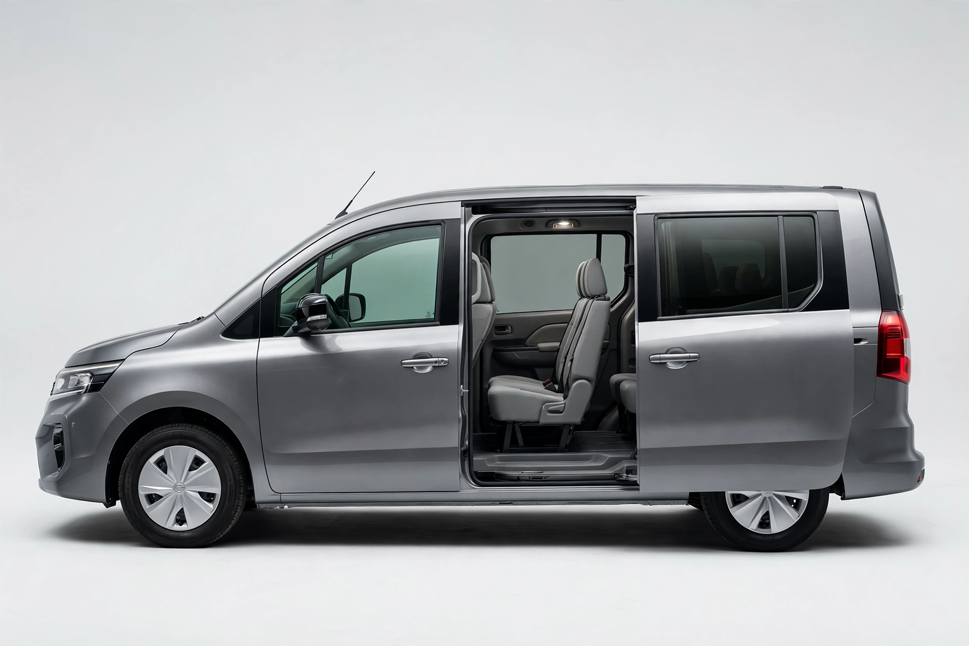 Nissan Townstar Combi con puerta lateral deslizante abierta