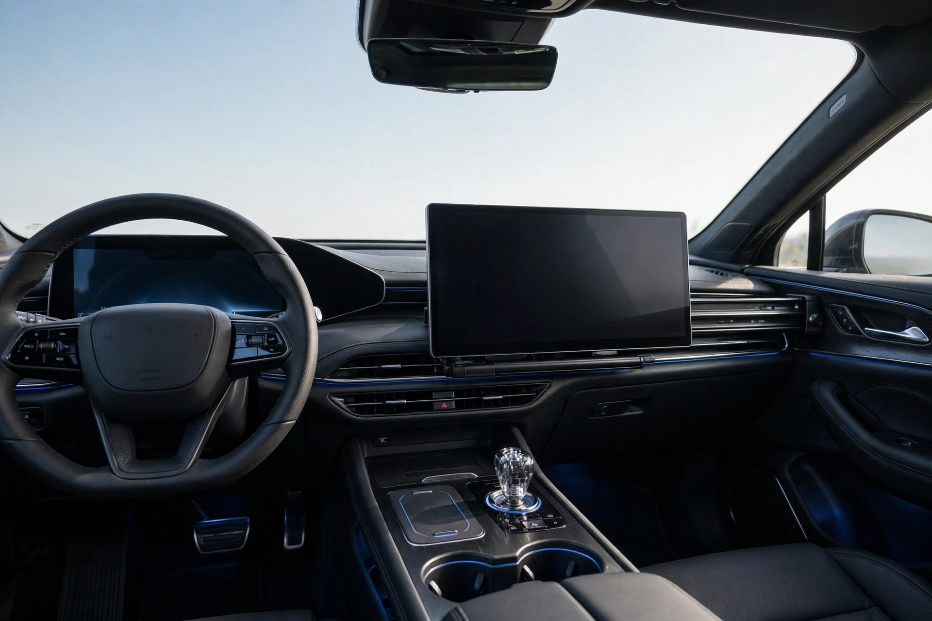 Interior del Omoda 7 SHS con pantalla central deslizante de 15,6 pulgadas