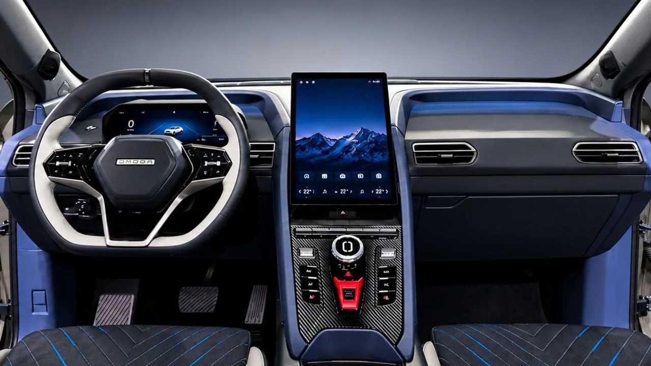 Interior del Omoda X con pantalla central de 13,2 pulgadas y volante Omoda