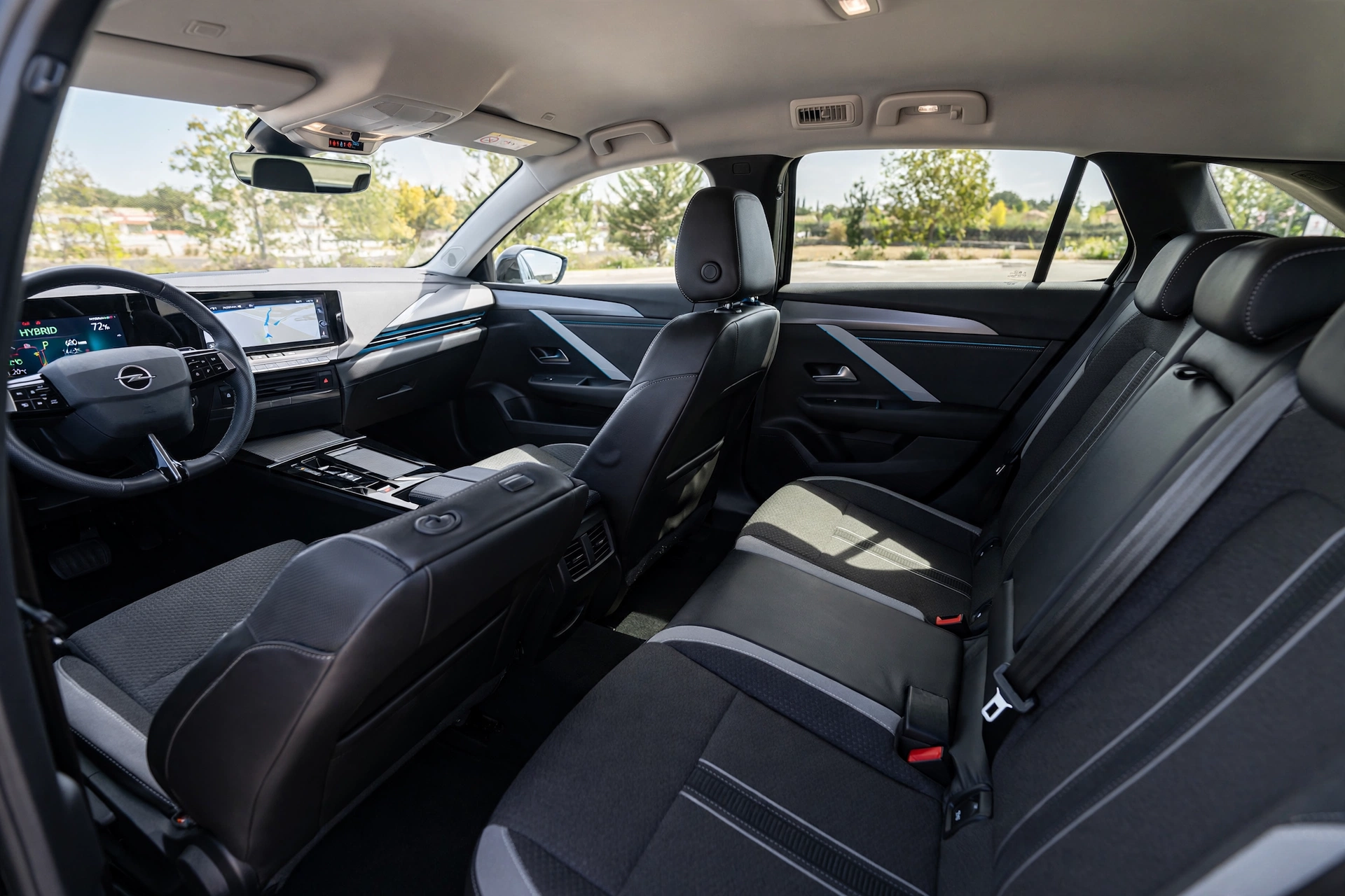 Interior oficial del Opel Astra Sports Tourer Hybrid 145