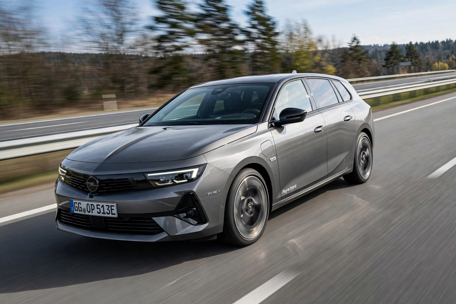 Opel Astra Sports Tourer PHEV 180, tres cuartos delantero