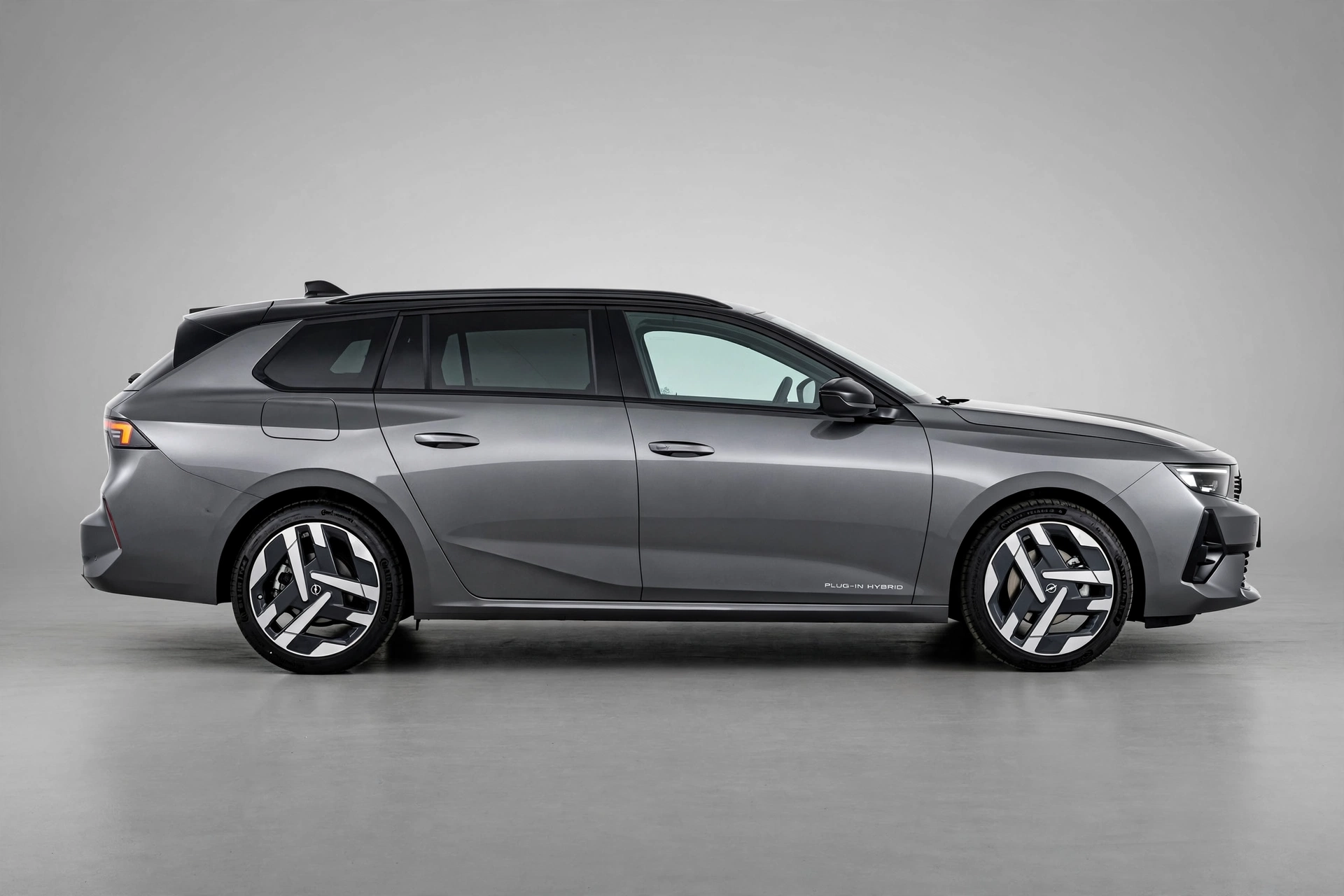 Opel Astra Sports Tourer PHEV 180, vista lateral