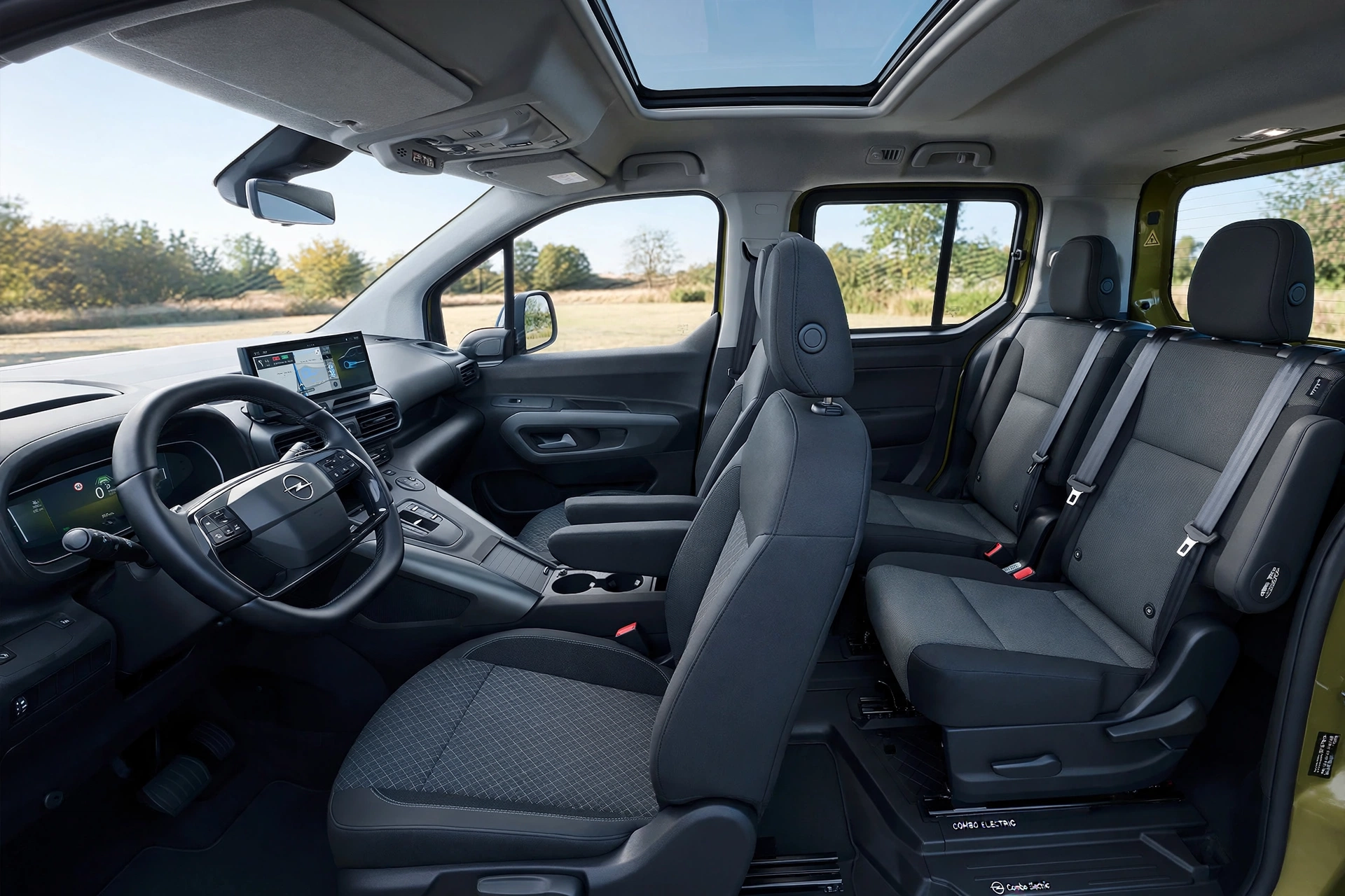 Interior oficial del Opel Combo Electric