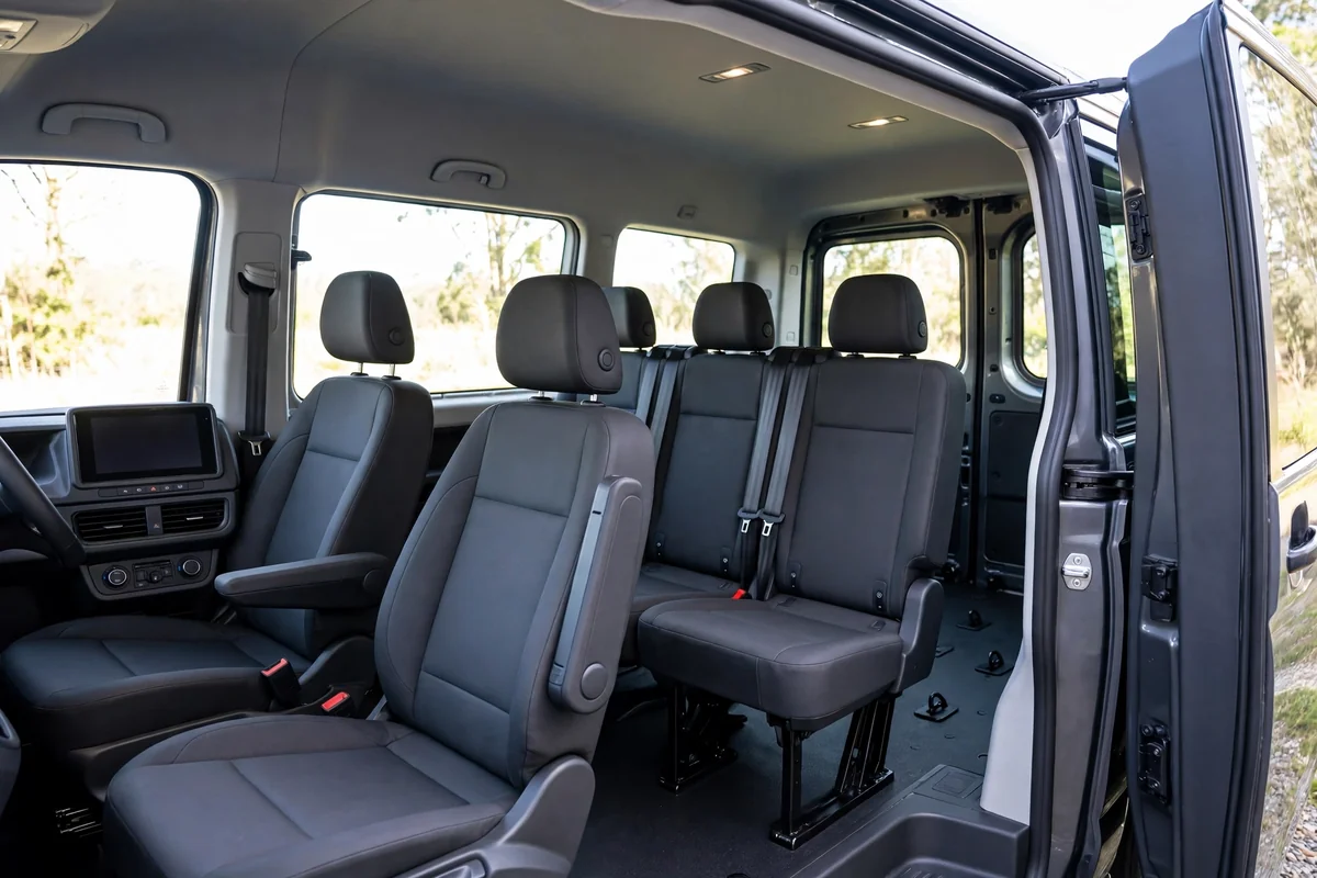 Interior oficial del Opel Combo XL 1.5 Diésel 130