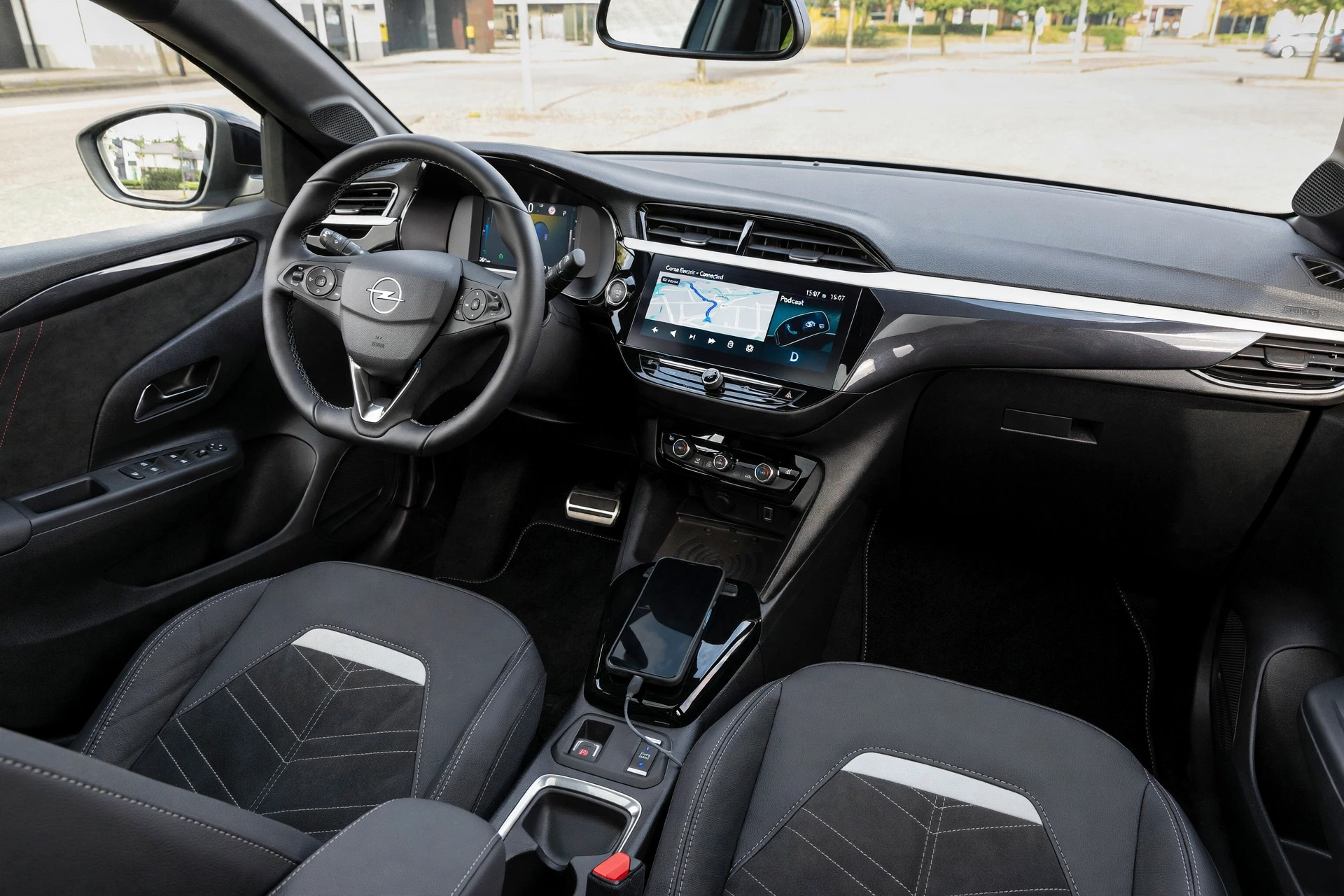 Interior oficial del Opel Corsa Electric 156