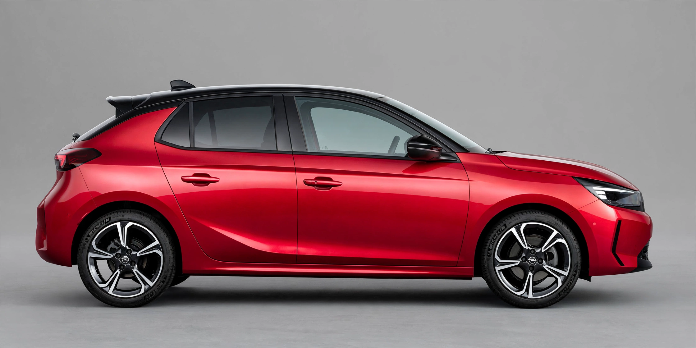 Opel Corsa Hybrid 110, vista lateral