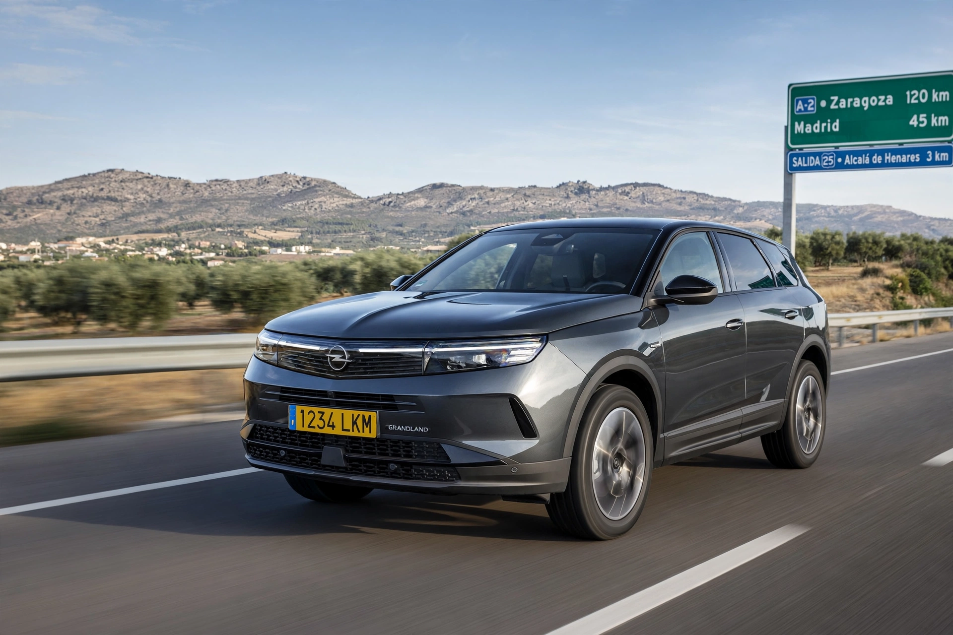 Opel Grandland Hybrid 145, tres cuartos delantero