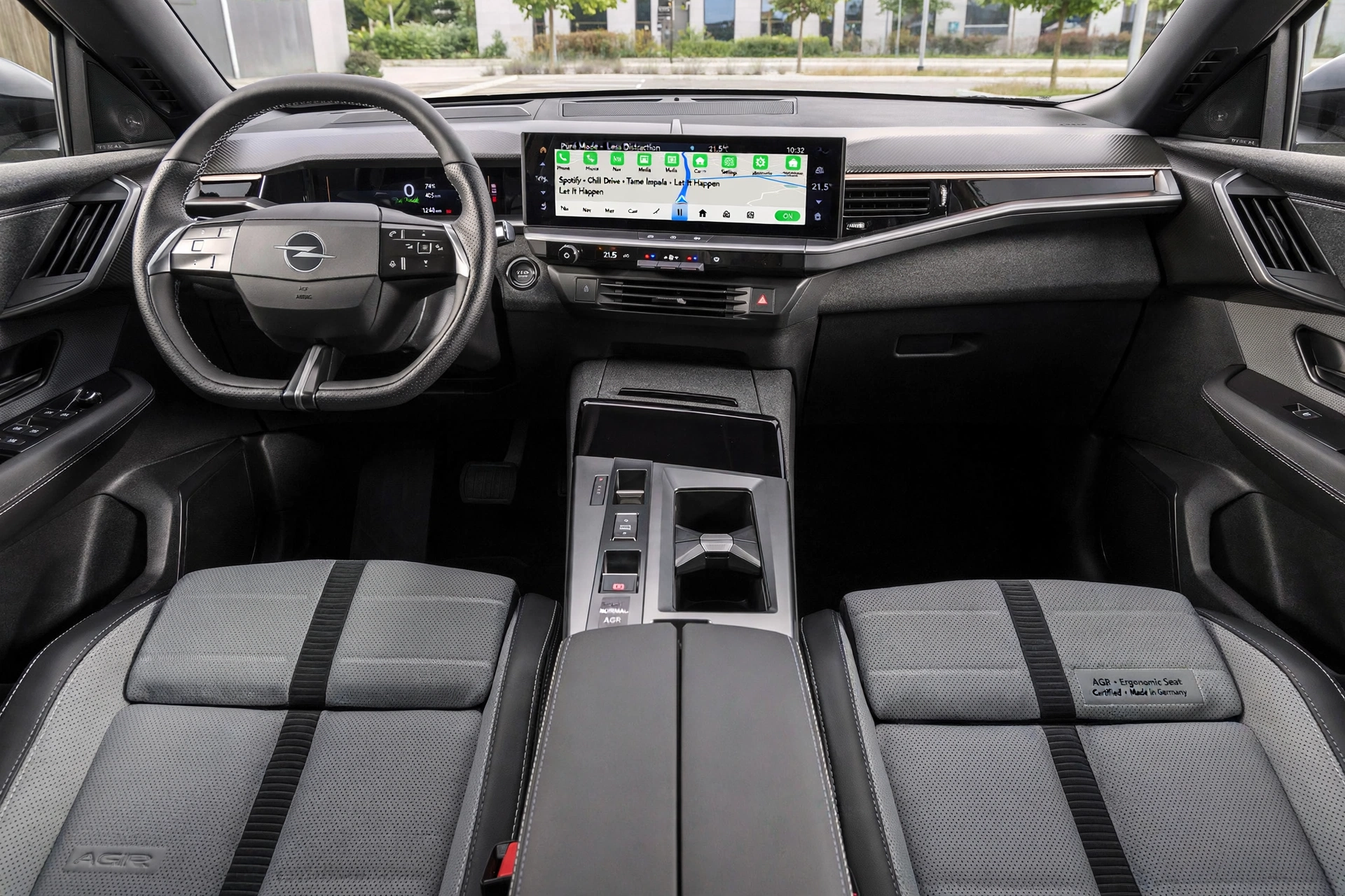 Interior oficial del Opel Grandland Hybrid 145