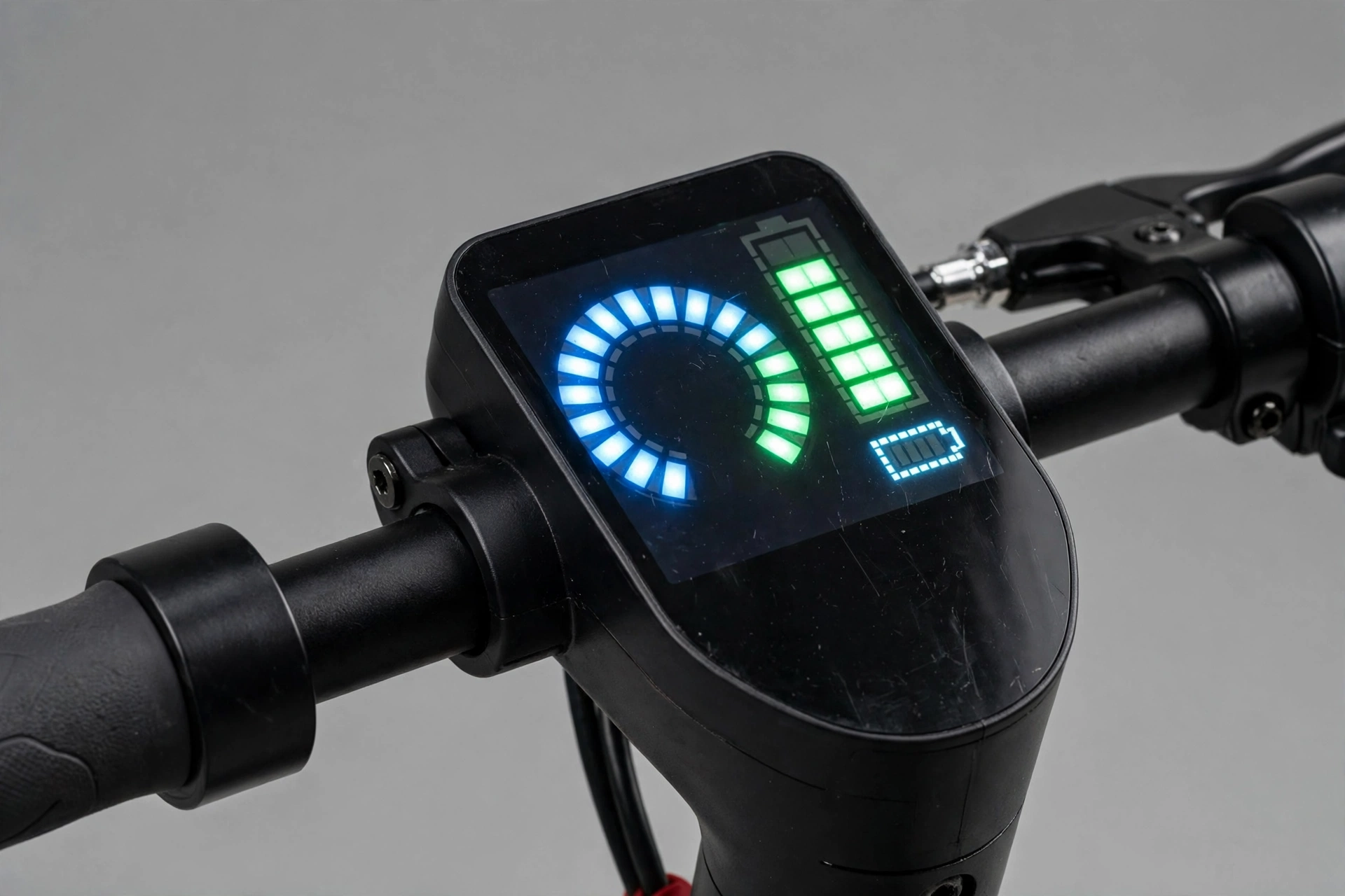 Detalle de la pantalla LED del Evercross EV10K Pro