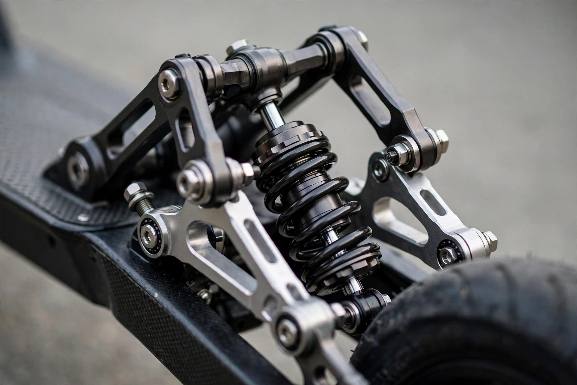 Detalle de la suspensión Damping Arm del Navee ST3 Pro