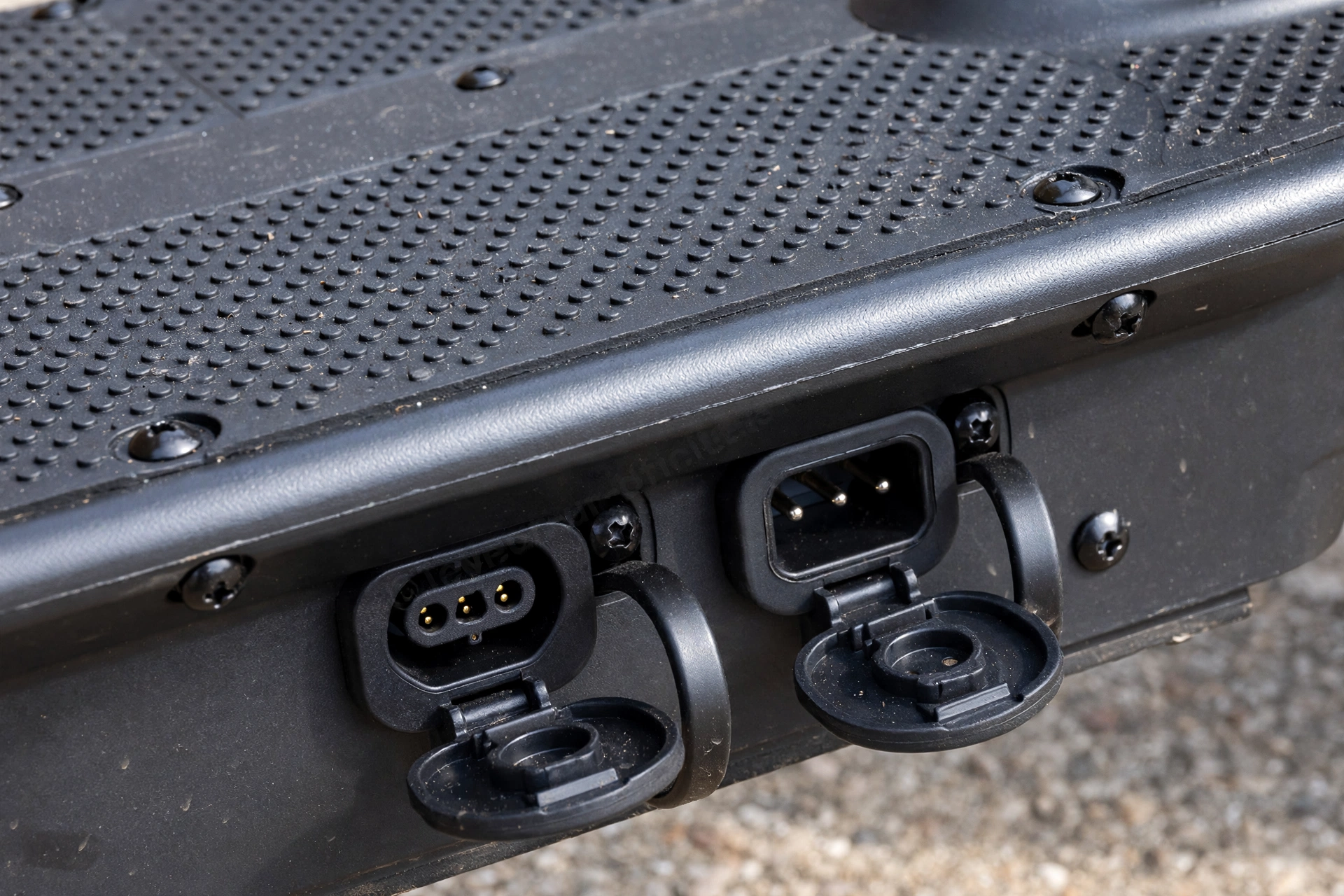 Detalle del manillar del Teverun Blade GT+ II