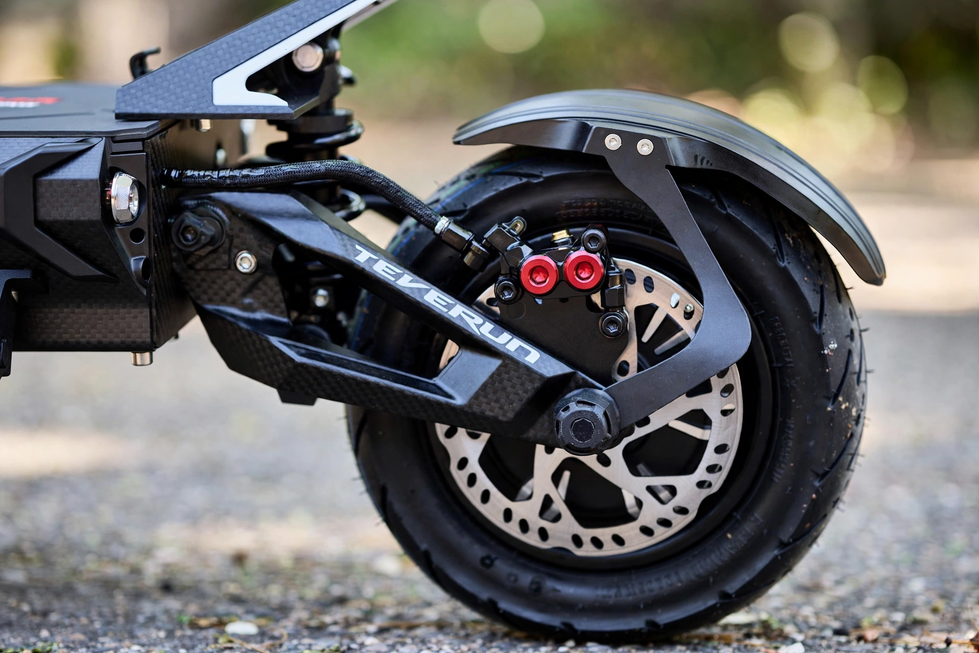 Detalle de la rueda de 13 pulgadas del Teverun Fighter Supreme