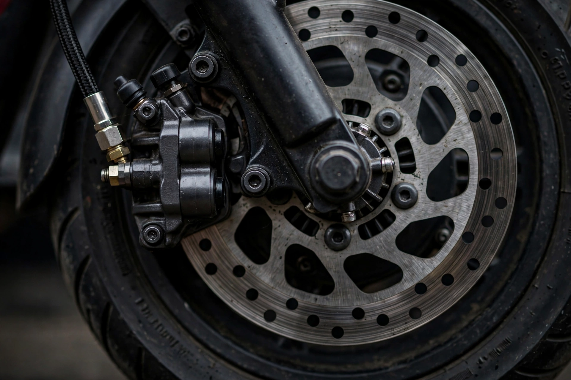Detalle de los frenos hidráulicos del Urban Glide 1000GT 2x2