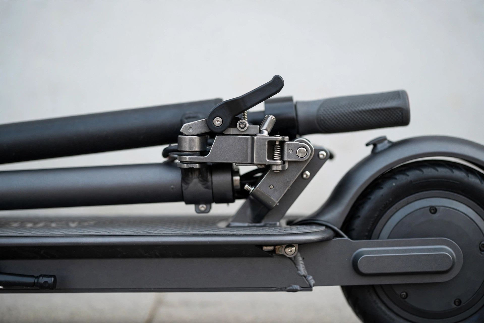 Detalle del plegado del Urban Glide Ride 100 Max
