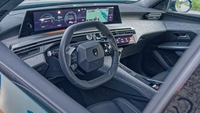 i-Cockpit del Peugeot 3008 2025 con pantalla de 21 pulgadas