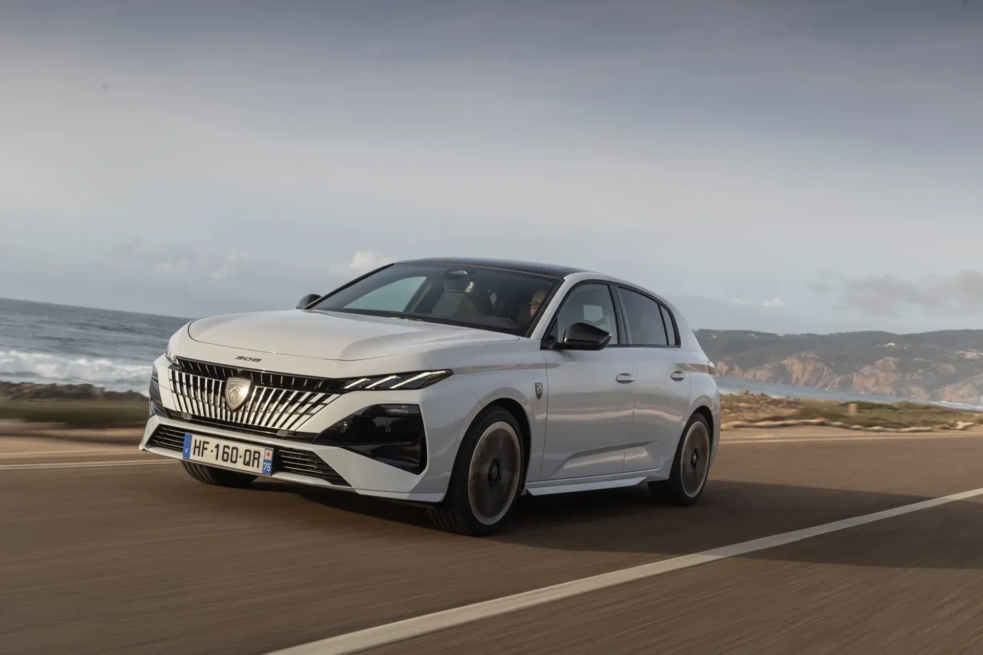 Foto oficial del Peugeot 308 5p Hybrid 145 e-DCS6