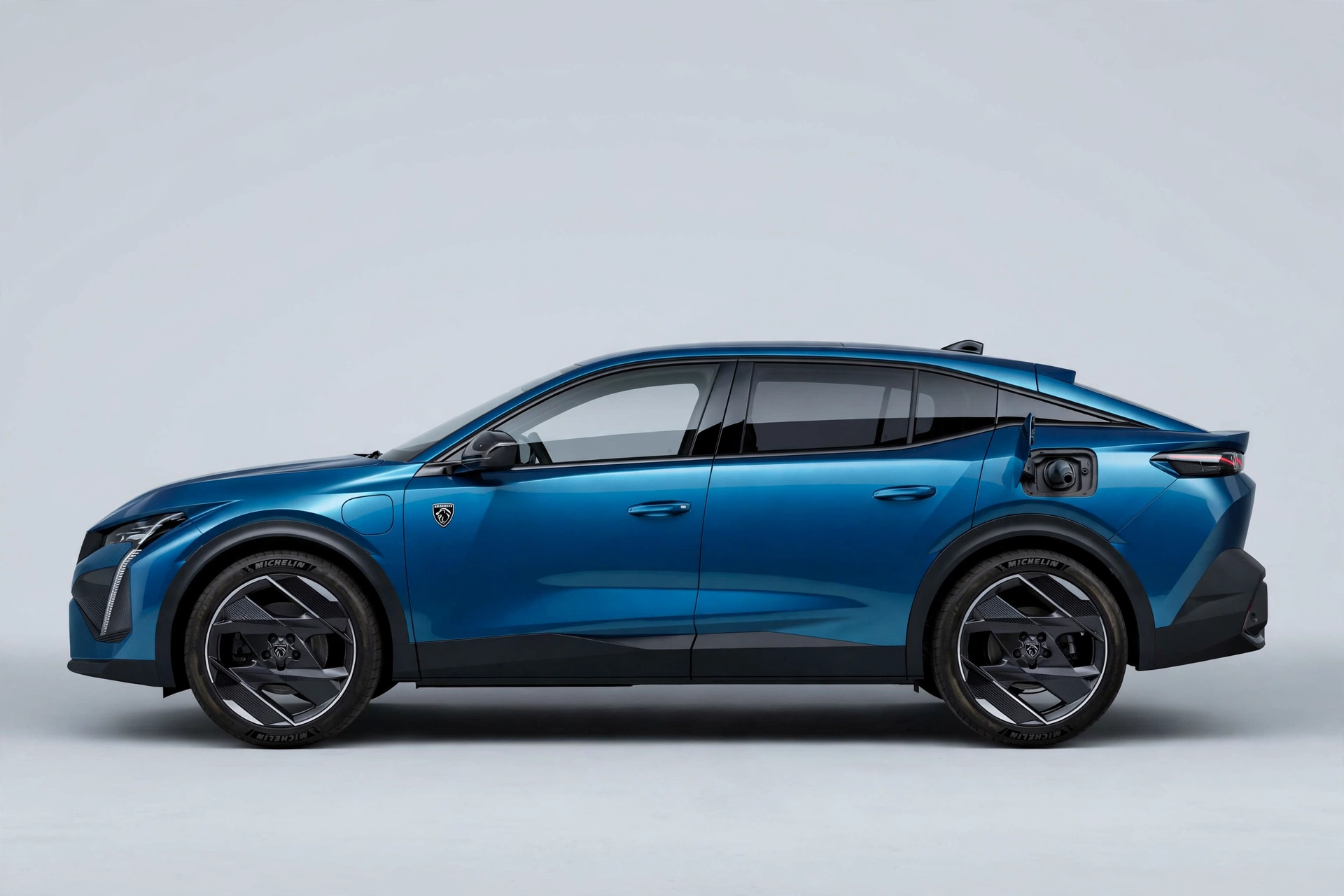 Peugeot 408 Plug-In Hybrid 240, vista lateral