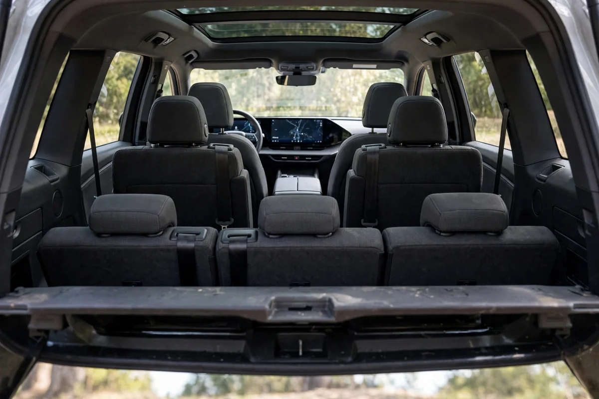 Interior oficial del Peugeot 5008 Plug-in Hybrid 195