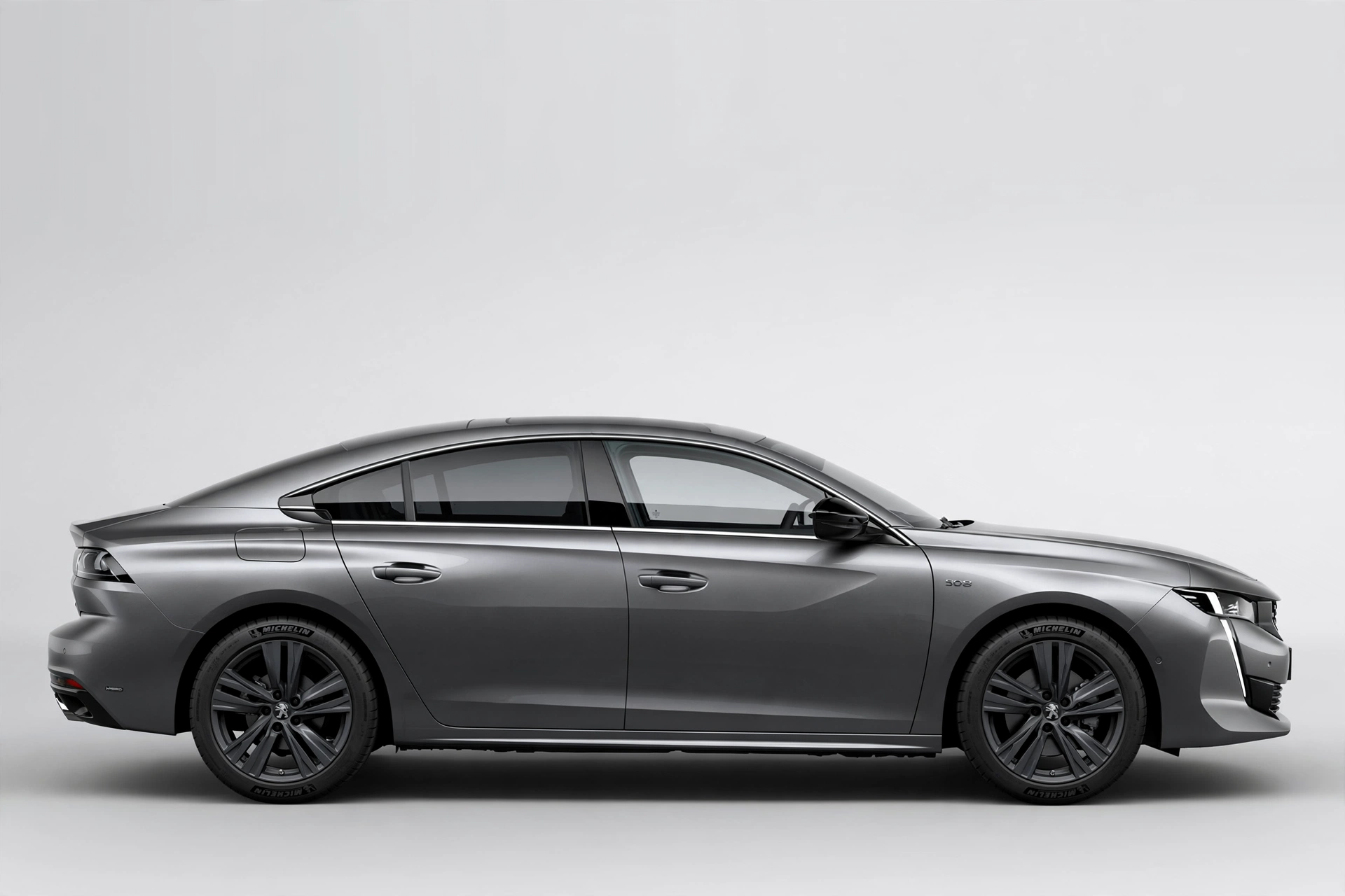 Peugeot 508 Plug-In Hybrid 225, vista lateral